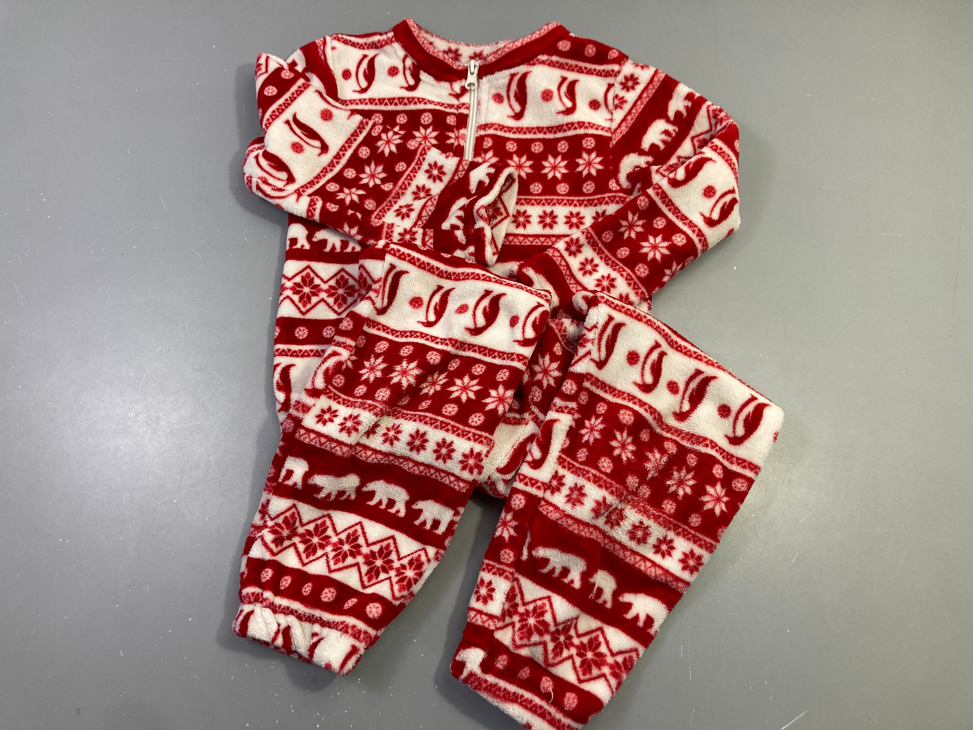 Surpyjama rouge et blanc motifs hiver