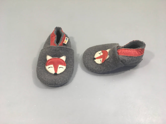 Chaussons en feutrine de laine gris renard à semelles souples (taille estimée 19-21), moins cher chez Petit Kiwi