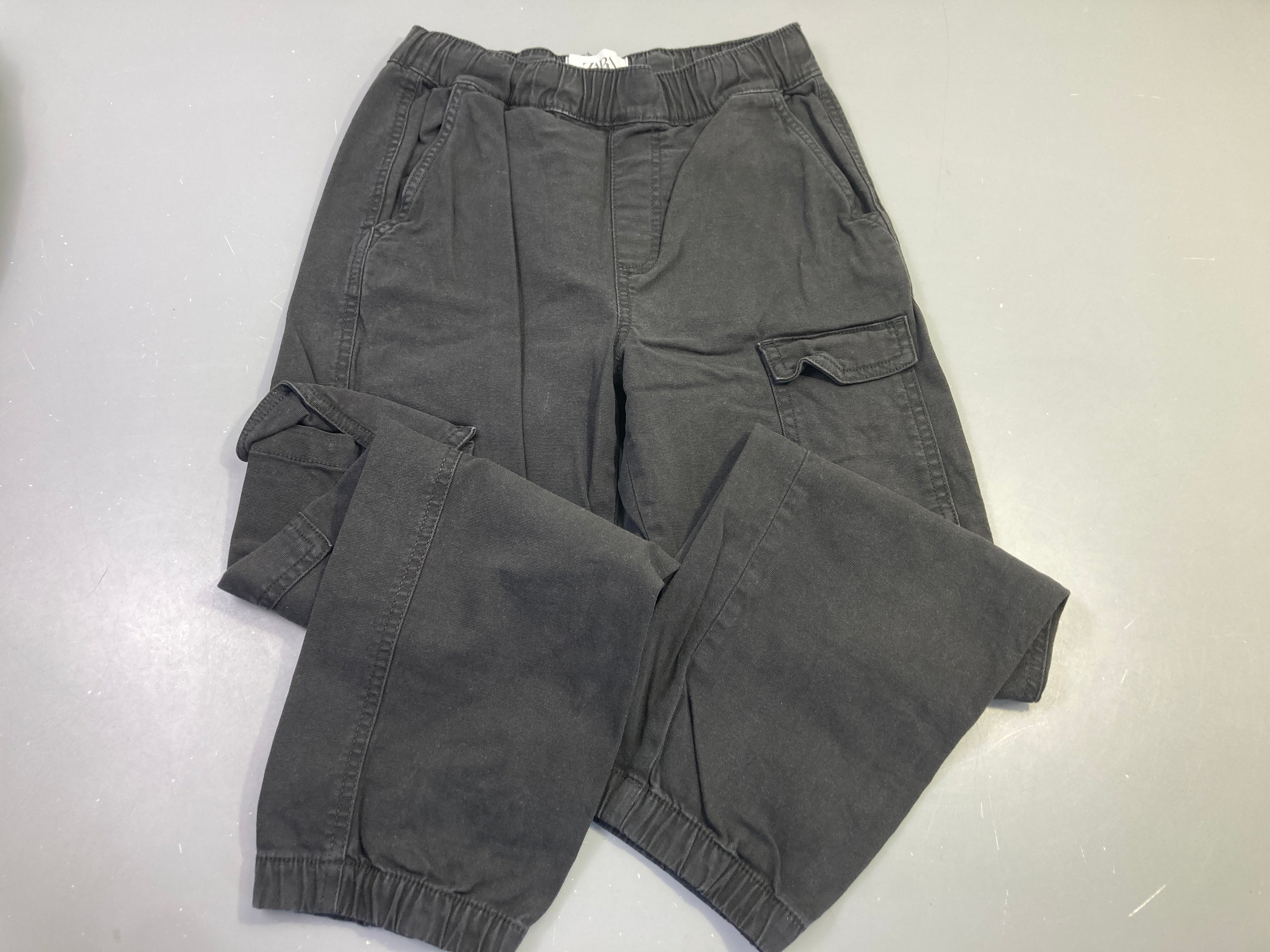 Pantalon large toile noire poches appliquées élastique dans le bas
