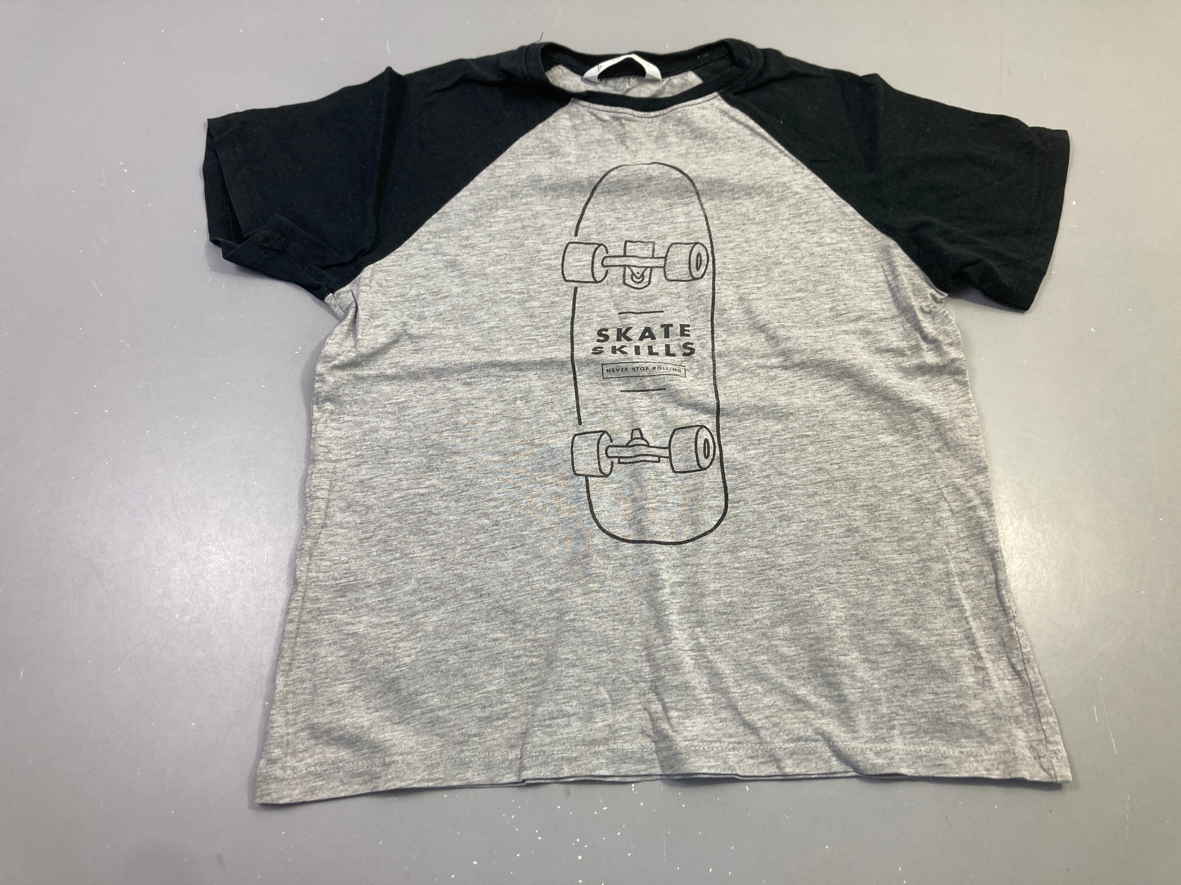 T-shirt m.c noir et gris, skate skills
