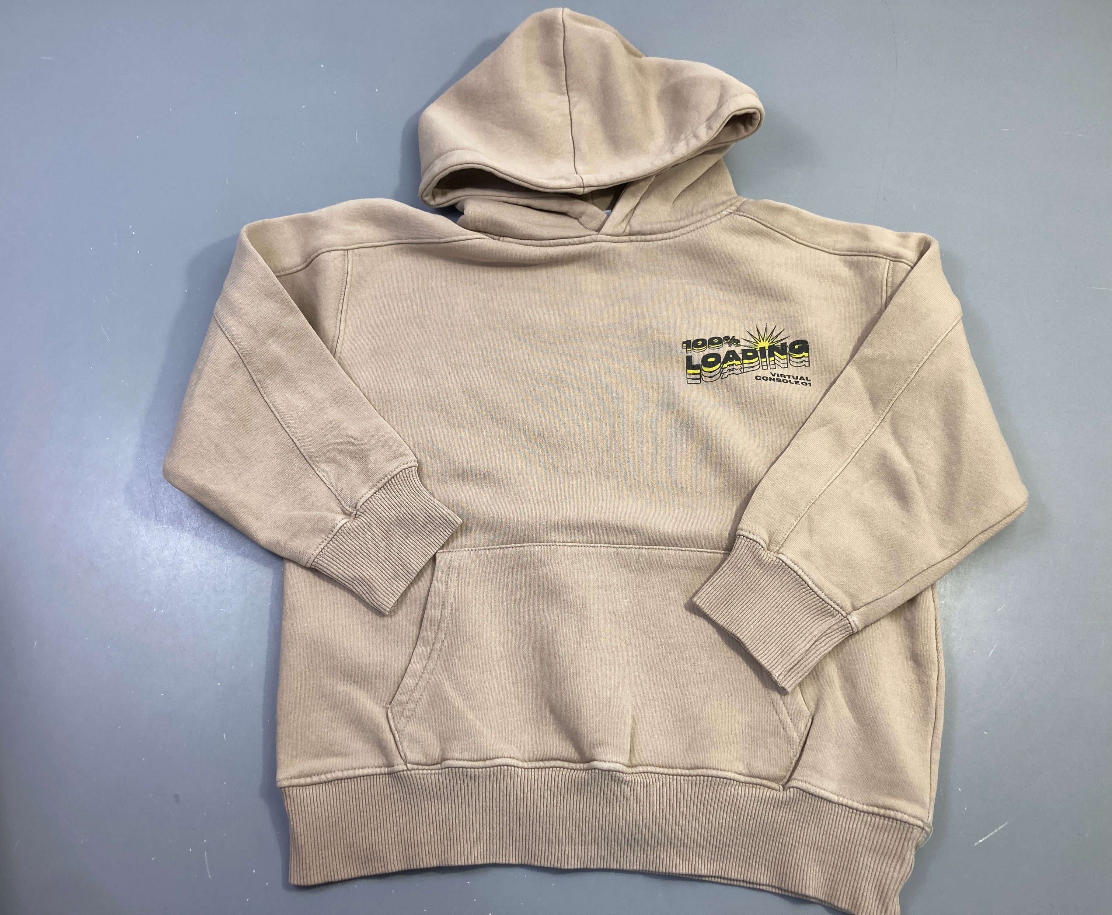 Sweat à capuche beige, 100% loading, motifs dans le dos