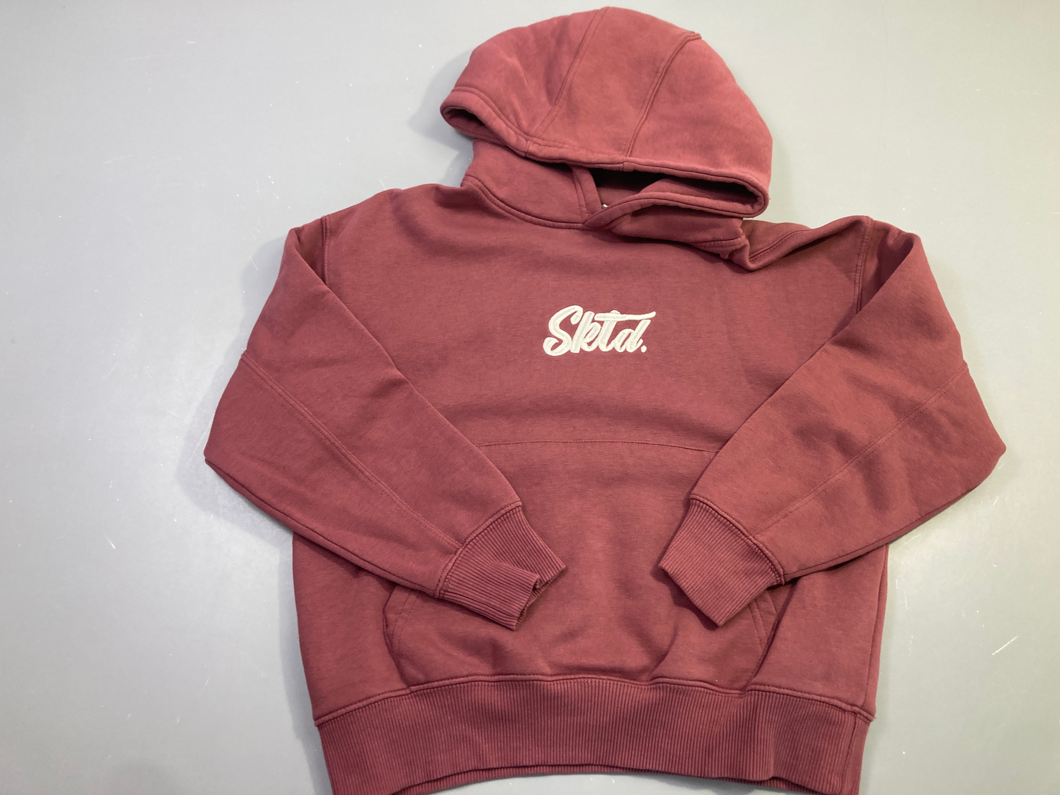 Sweat à capuche bordeaux, sktd, légèrement bouloché