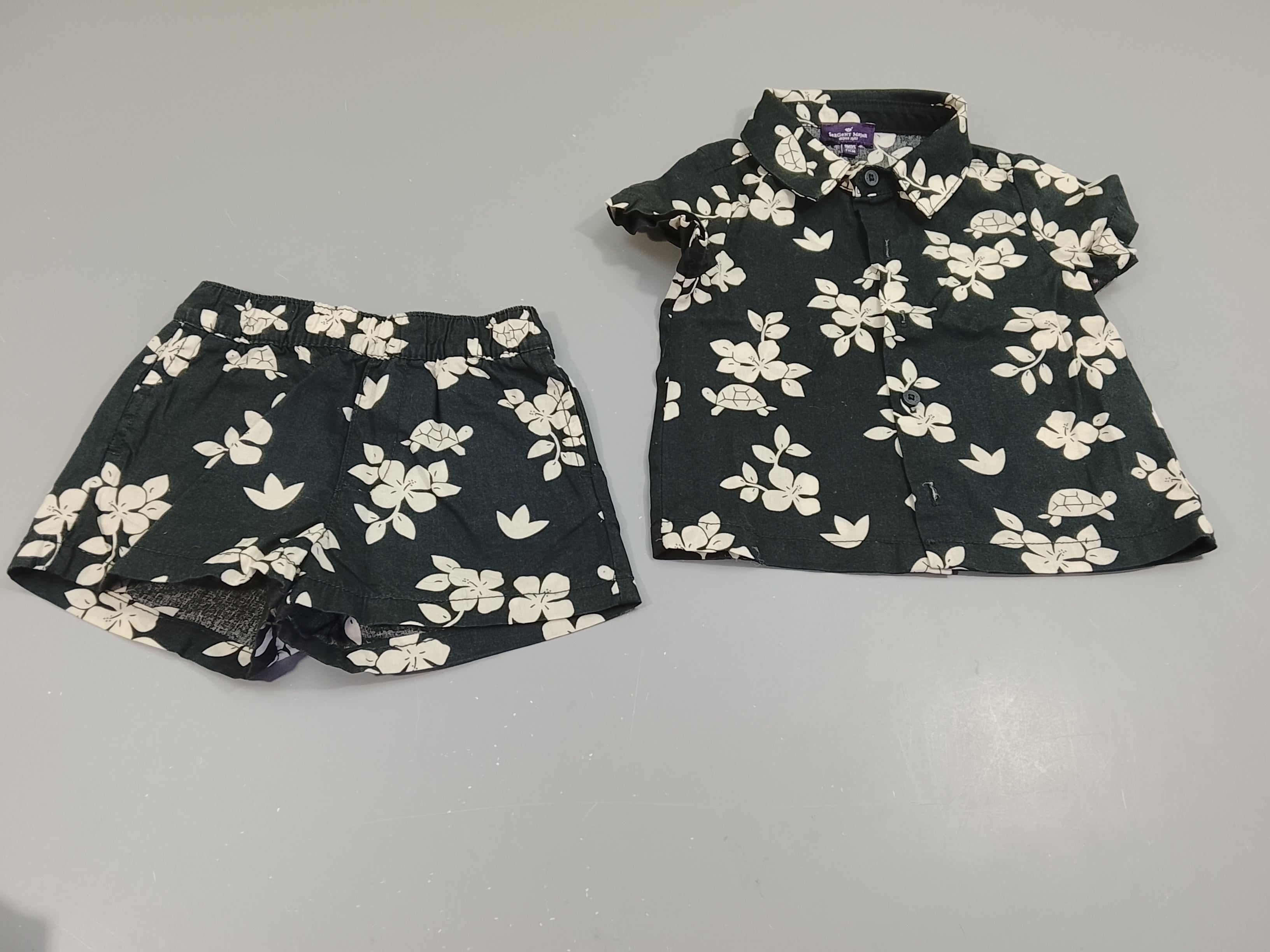Ensemble, Chemise m.c + Short noir  motifs tortues et fleurs blancs