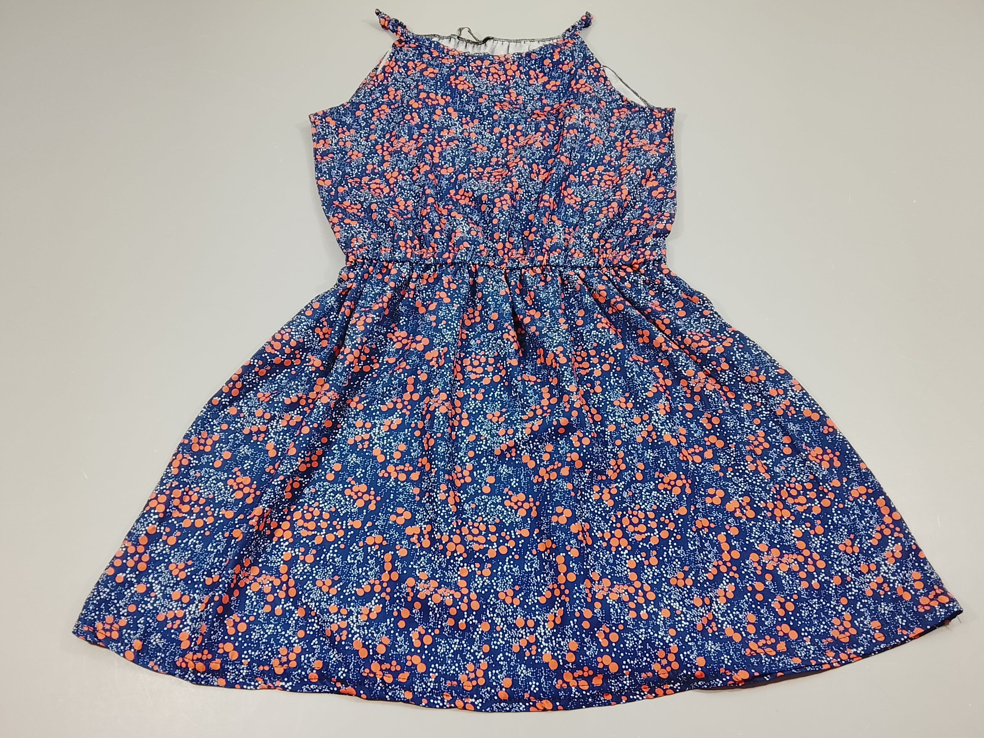 Robe à bretelle bleue motifs rose et blanc