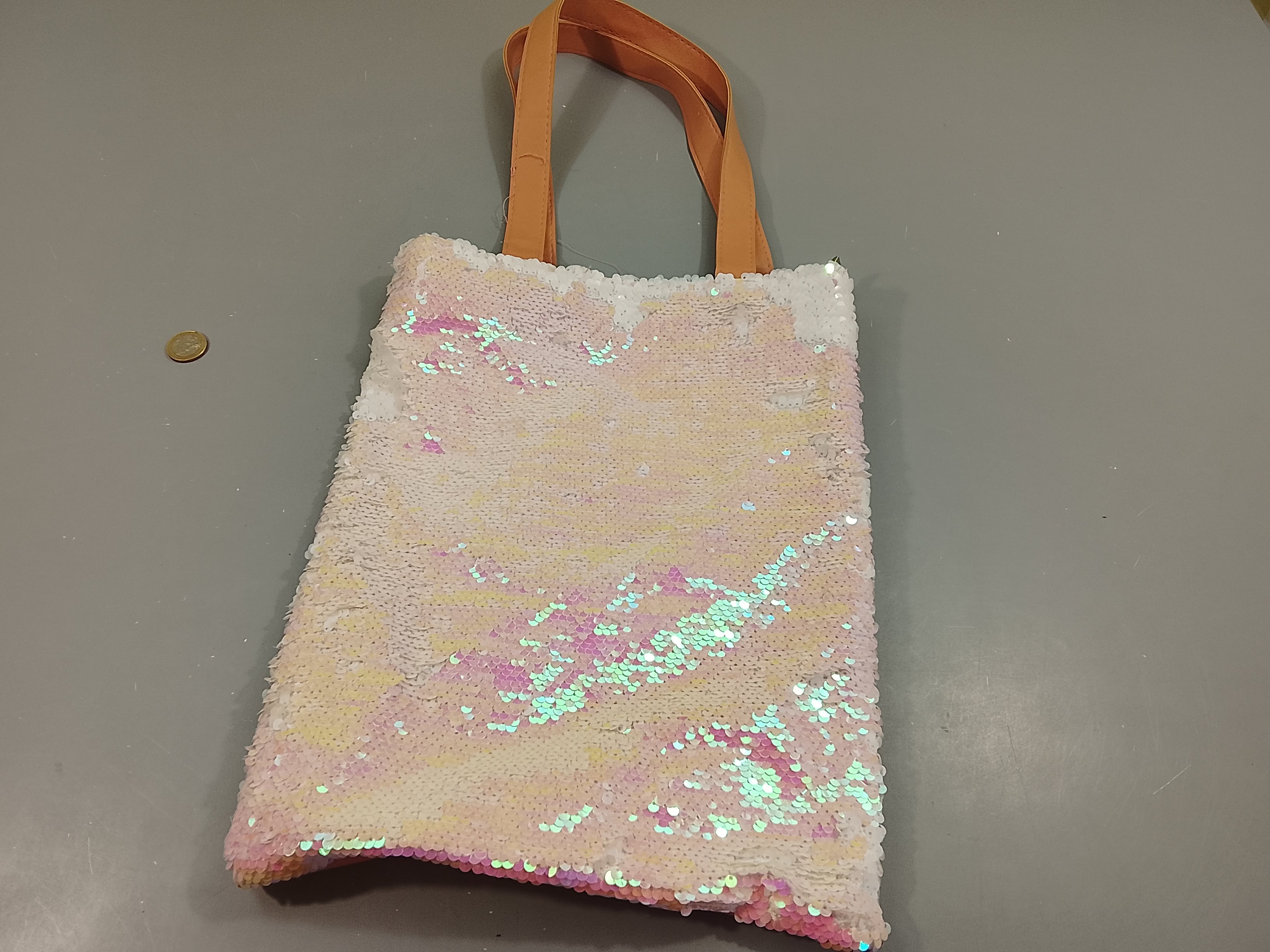 Sac fourre-tout en sequins réversibles, arrière et bandoulières  beige