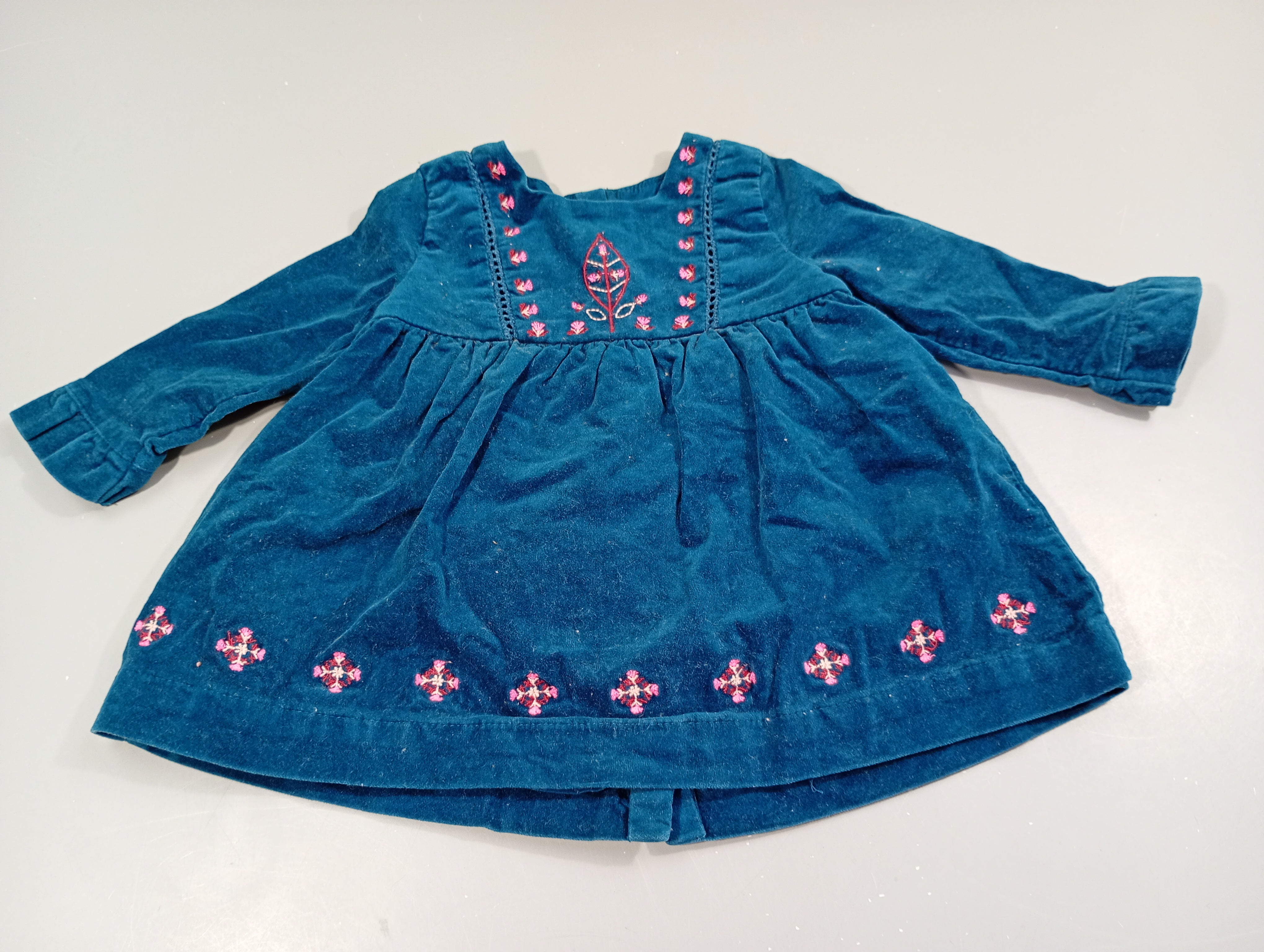 Robe m.l velours côtelé  bleu canard , fleurs brodées