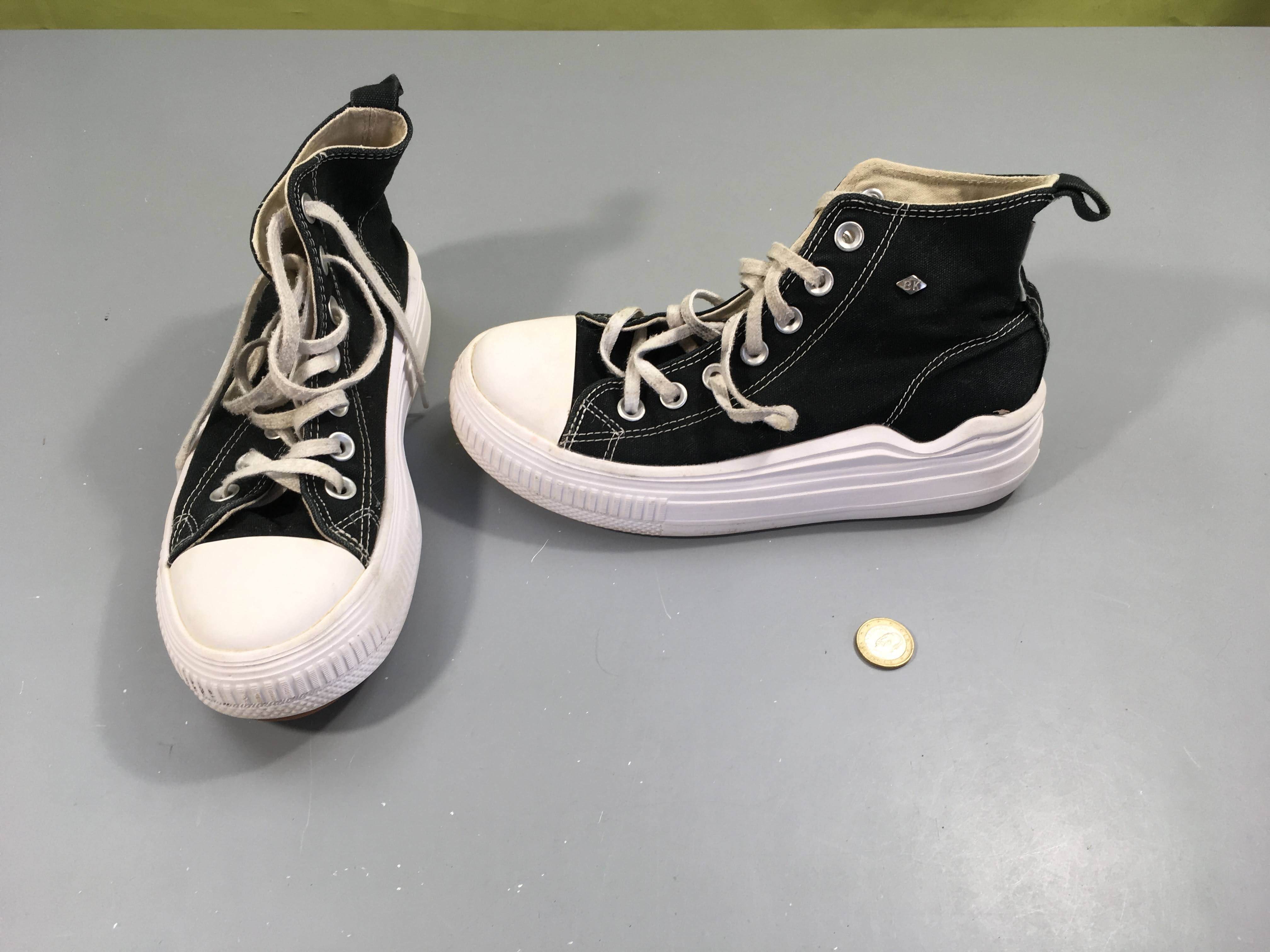 Baskets toiles noires BK, 38