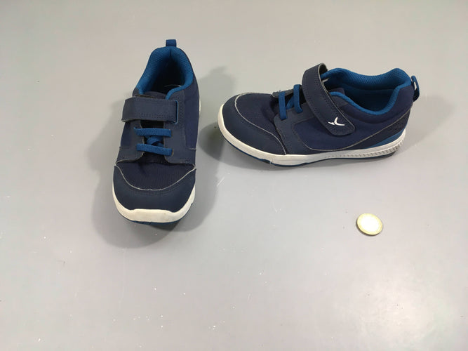 Baskets bleues scratchs, 29, moins cher chez Petit Kiwi
