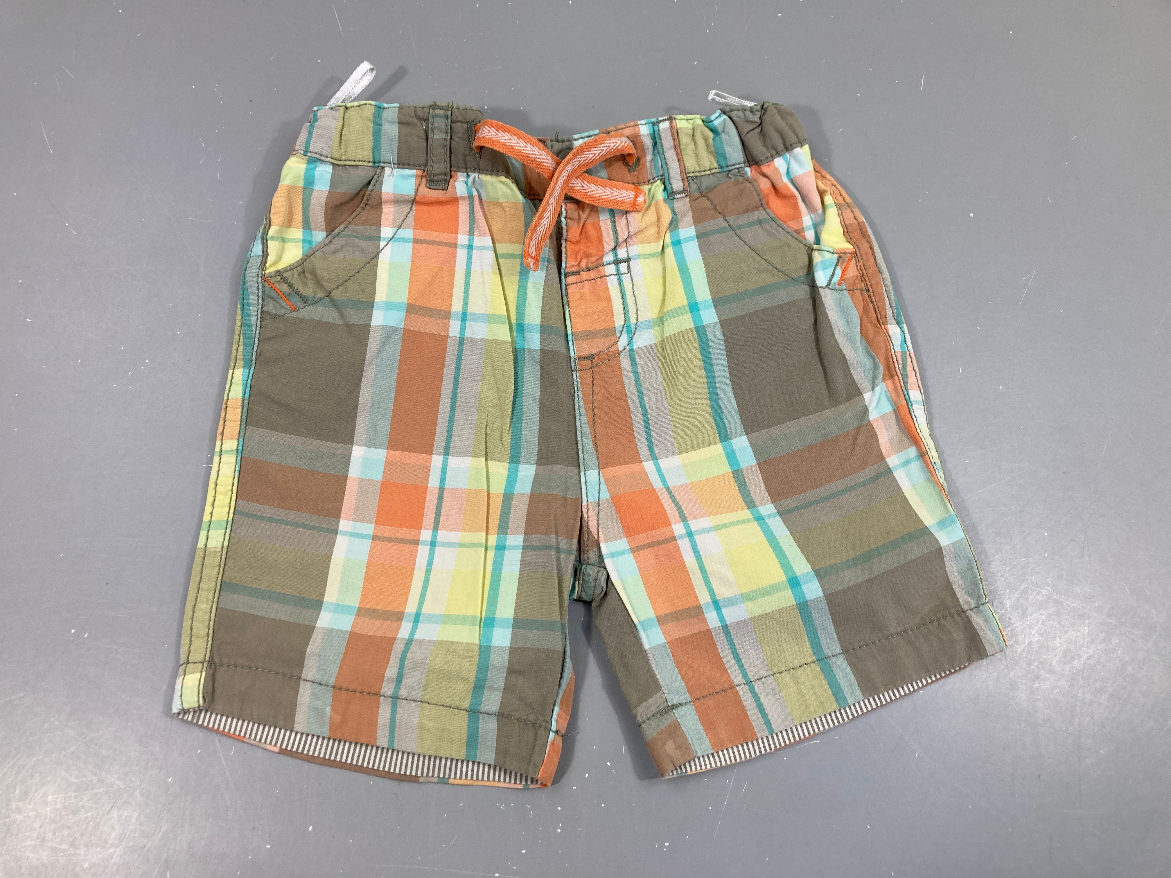 Bermuda à carreaux jaune-orange-bleu