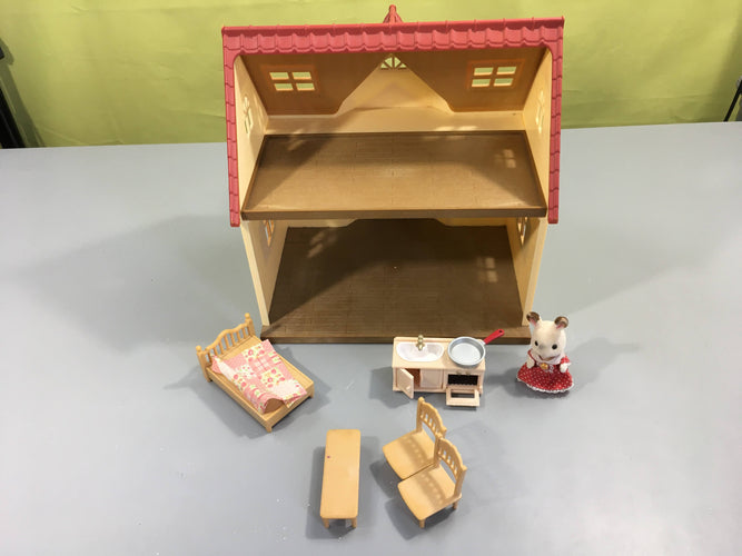 Sylvanian families Maison de ville avec lapin 5303, manque des accessoires, certains éléments cassés (voir photos), moins cher chez Petit Kiwi