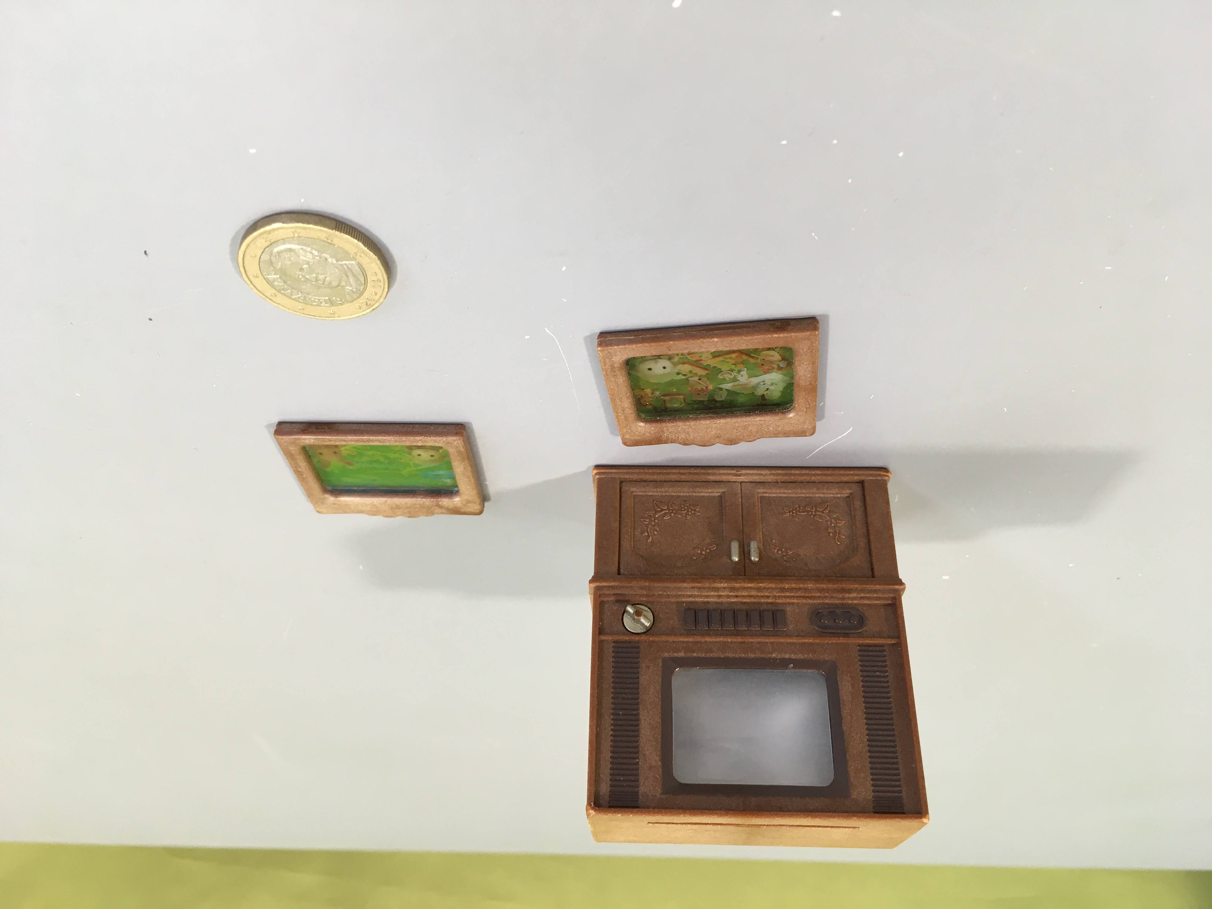 Sylvanian Families - 4264 - Meuble Télévision Couleur, seulement 2 images