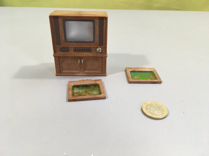 Sylvanian Families - 4264 - Meuble Télévision Couleur, seulement 2 images, moins cher chez Petit Kiwi