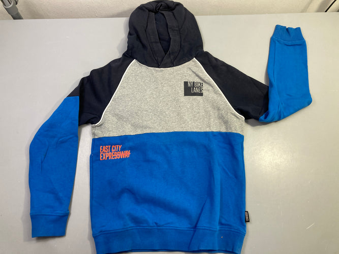 Sweat à capuche bicolore bleu gris "East City Expressway", moins cher chez Petit Kiwi