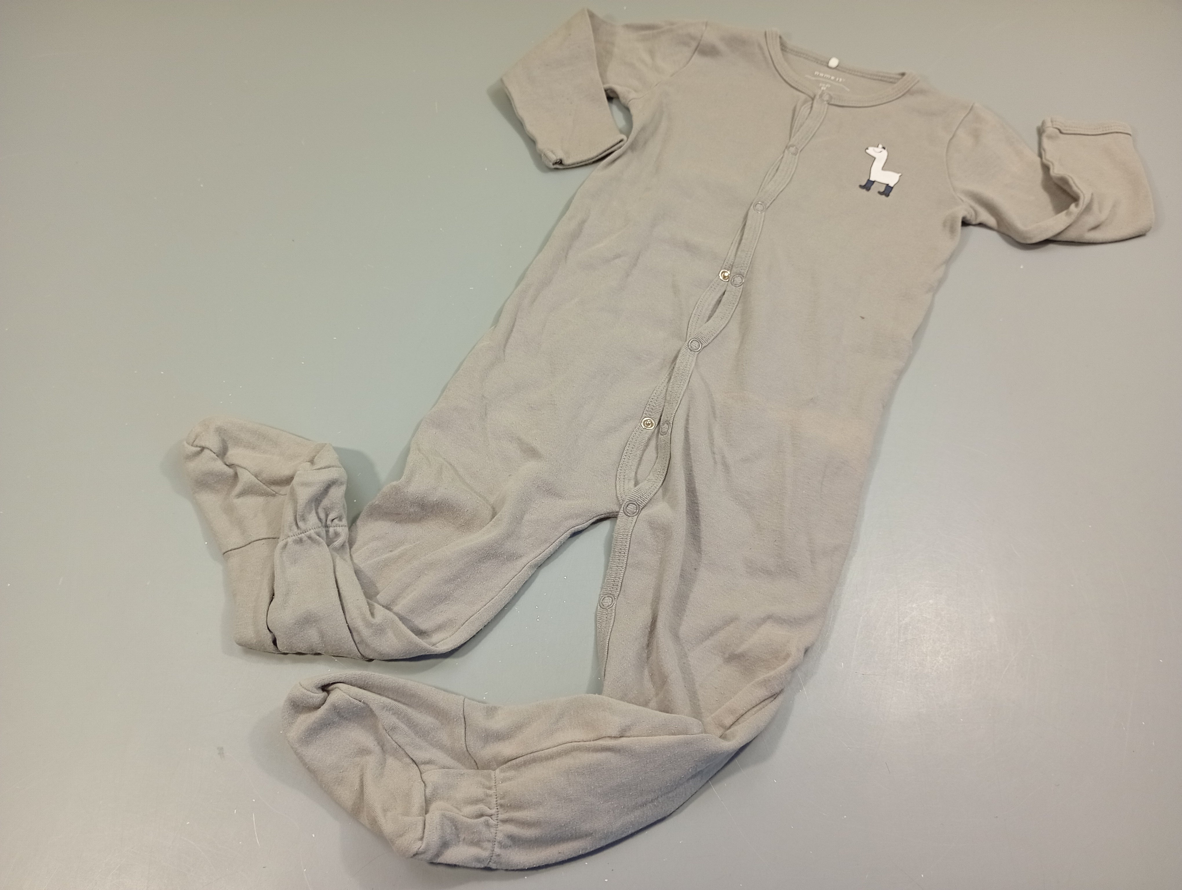 Pyjama jersey gris , lama. Très légèrement bouloché