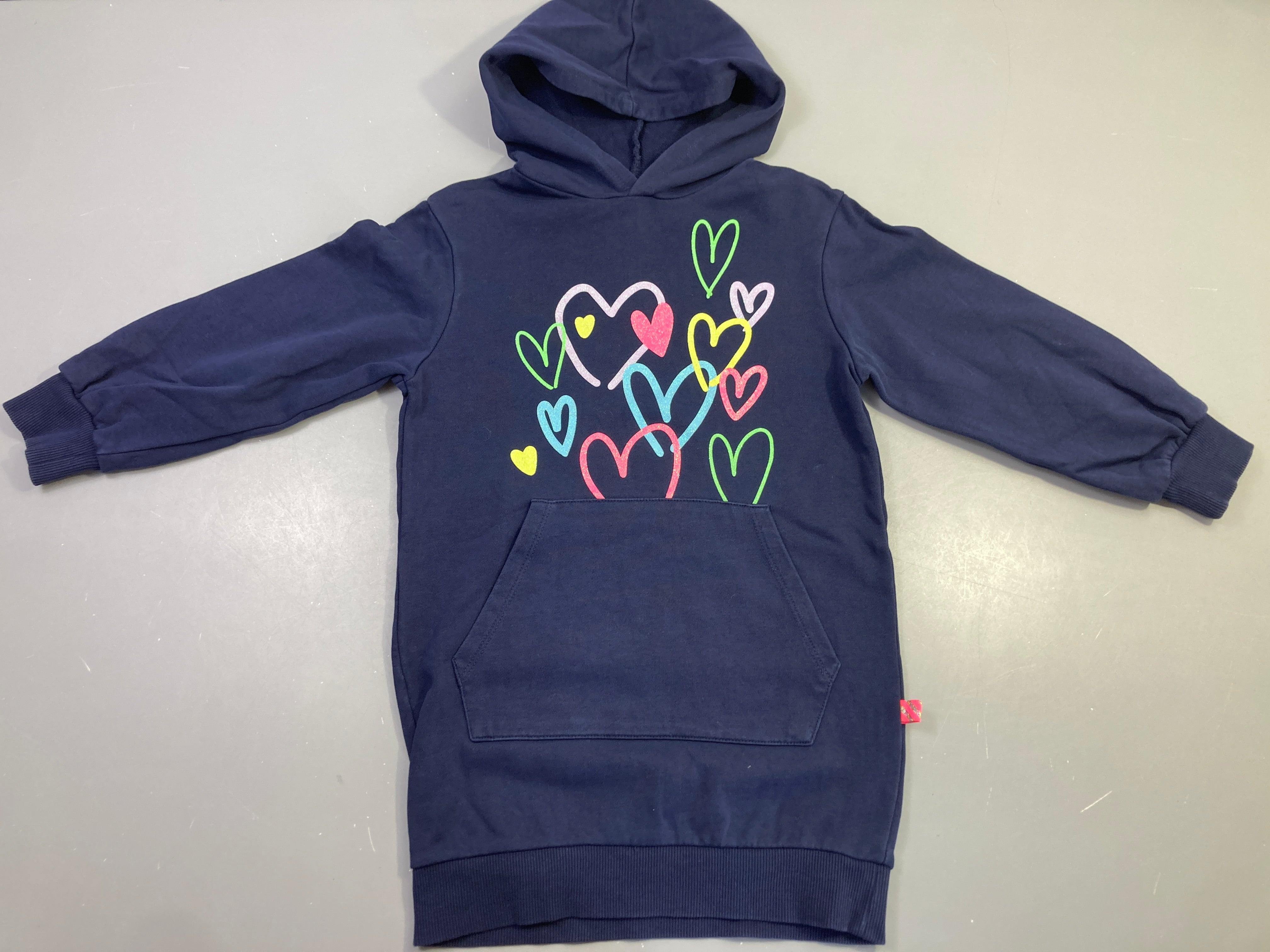 Robe sweat à capuche marine cœurs multicolores