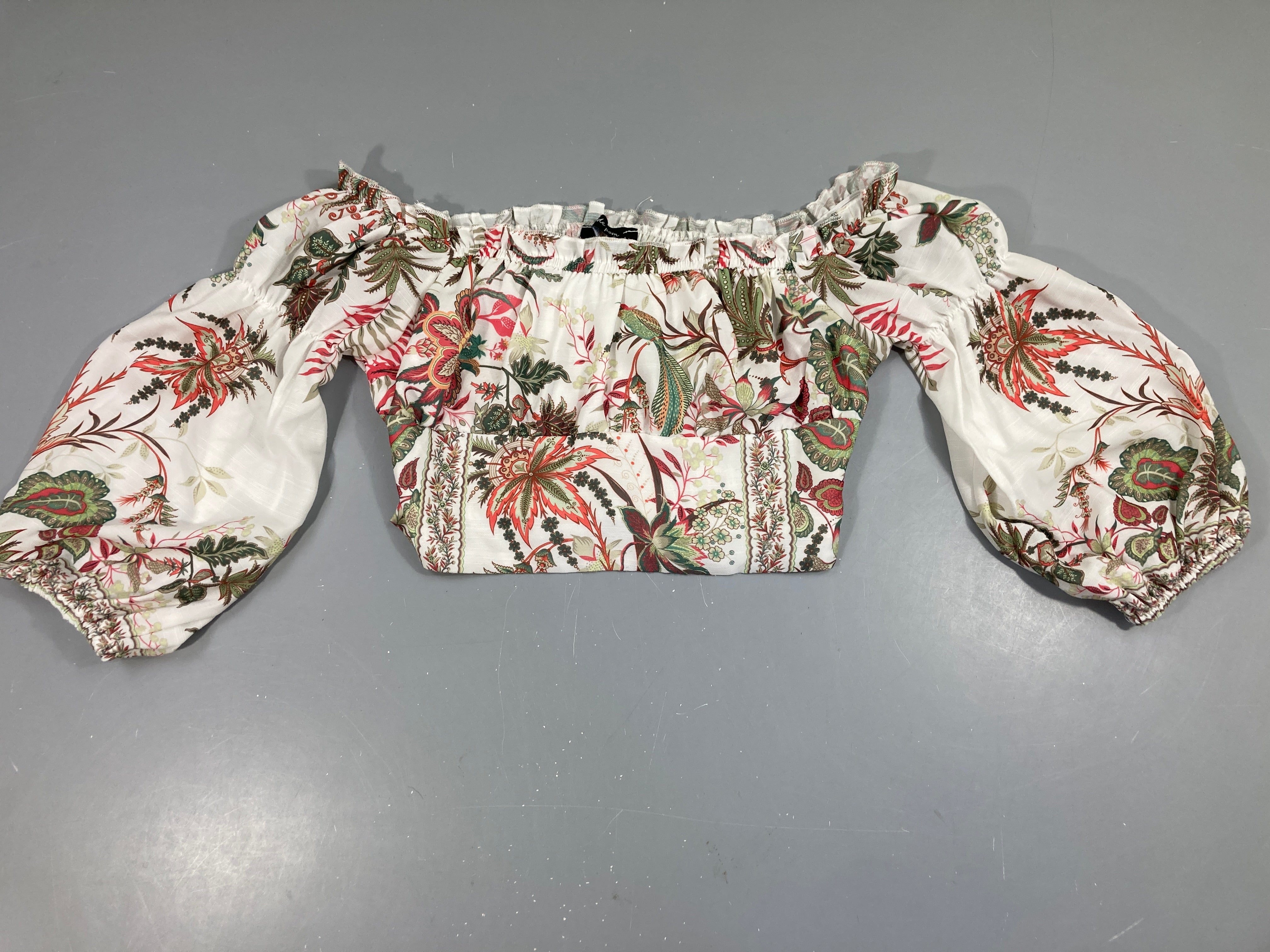 Top court bouffant blanc fleurs