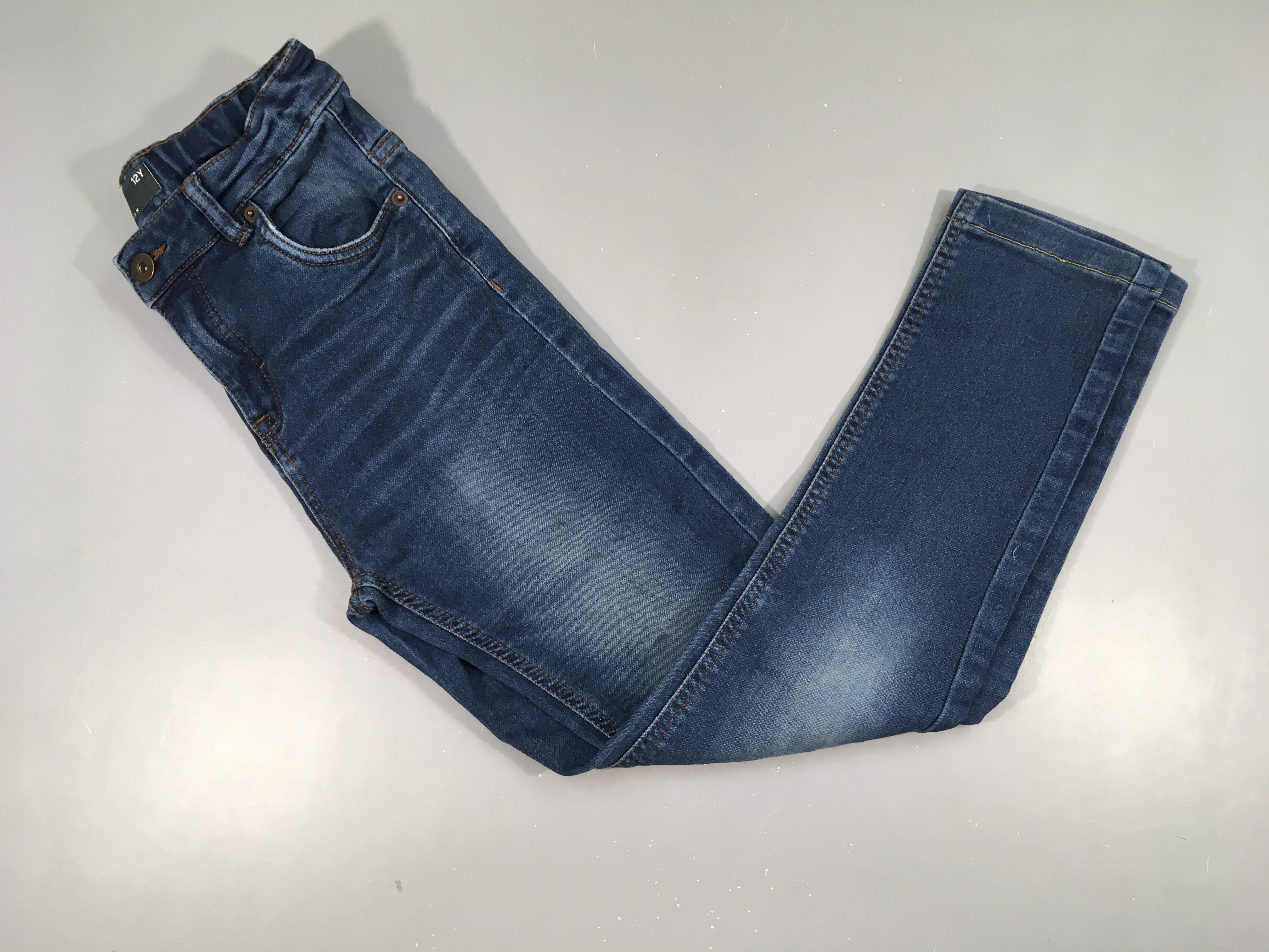 Jeans slim fit raccourci aux jambes, taille estimée 10ans