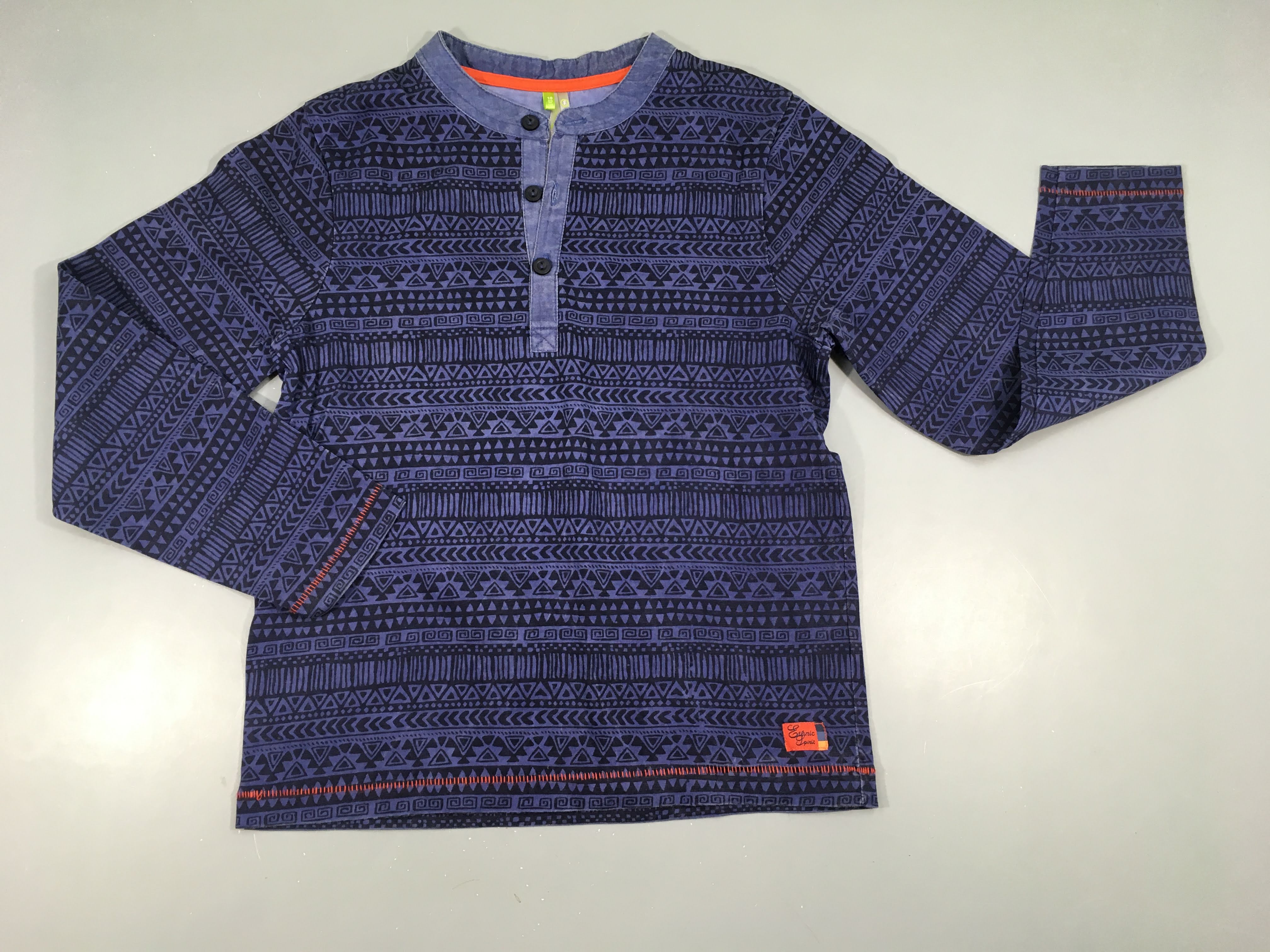 T-shirt m.l bleu foncé motifs boutons