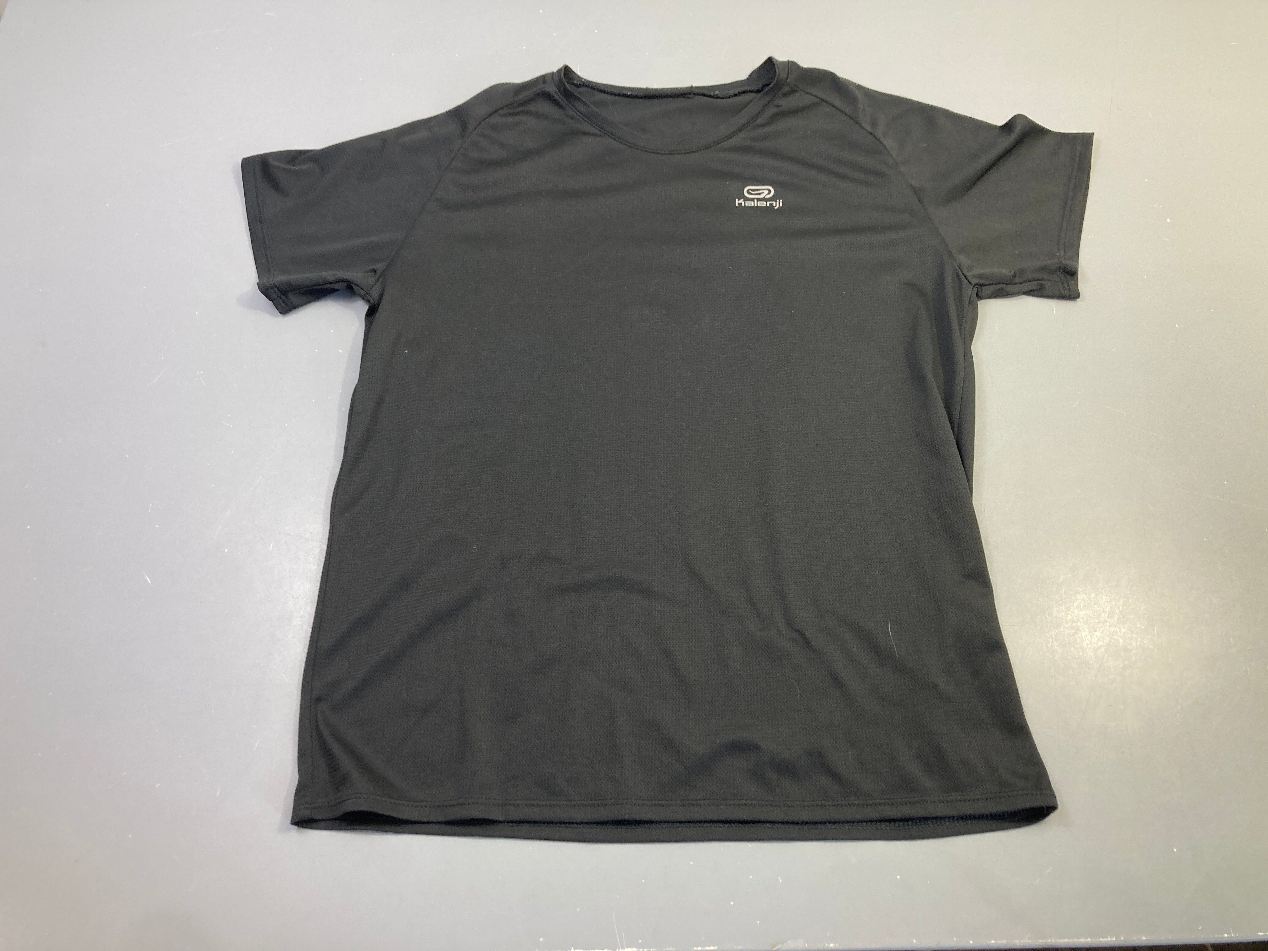 T-shirt m.c noir sport Kalenji (tailel estimée)