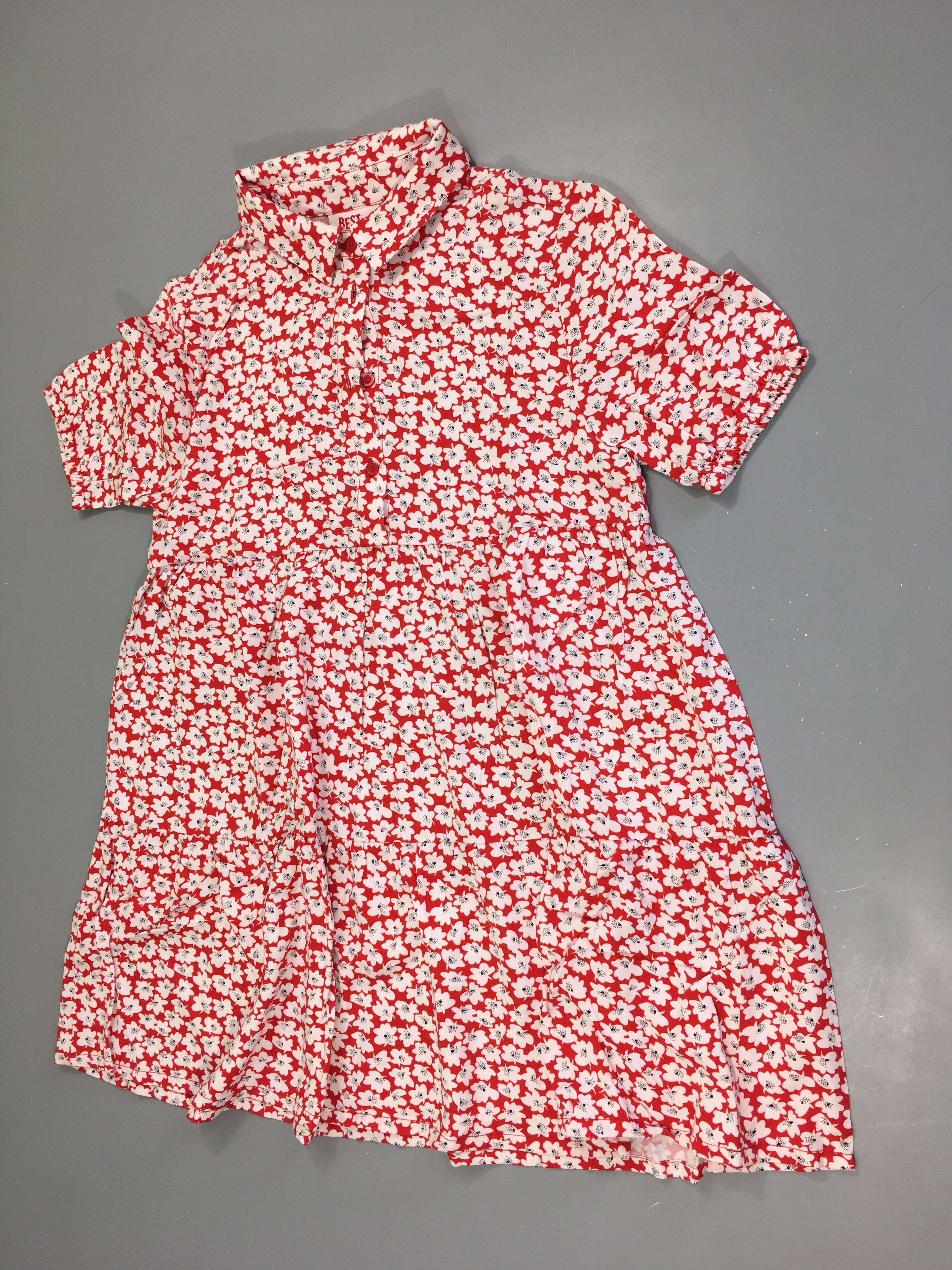 Robe m.c rouge fleurs blancs