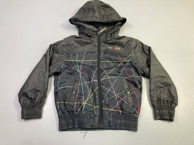Veste légère capuche noire imprimé lignes, moins cher chez Petit Kiwi