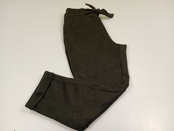 Pantalon molleton noir à revers . Petit prix car bouloché, moins cher chez Petit Kiwi