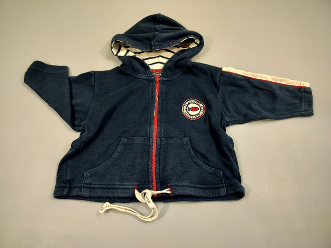 Gilet bleu marine zippé à capuche avec cordon à la taille. ecusson poisson "week-end à la mer", moins cher chez Petit Kiwi