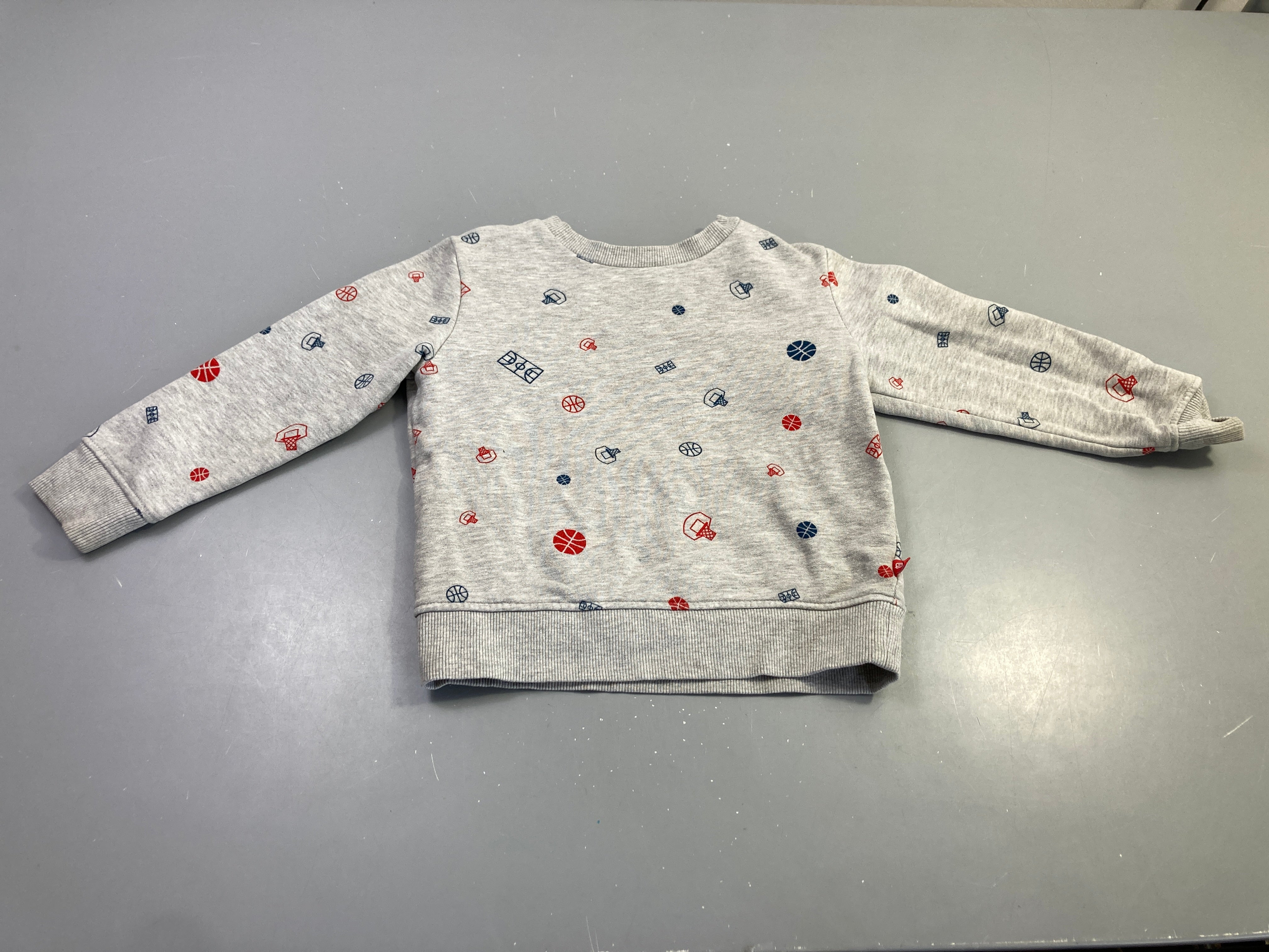 Sweat gris chiné basketball imprimé