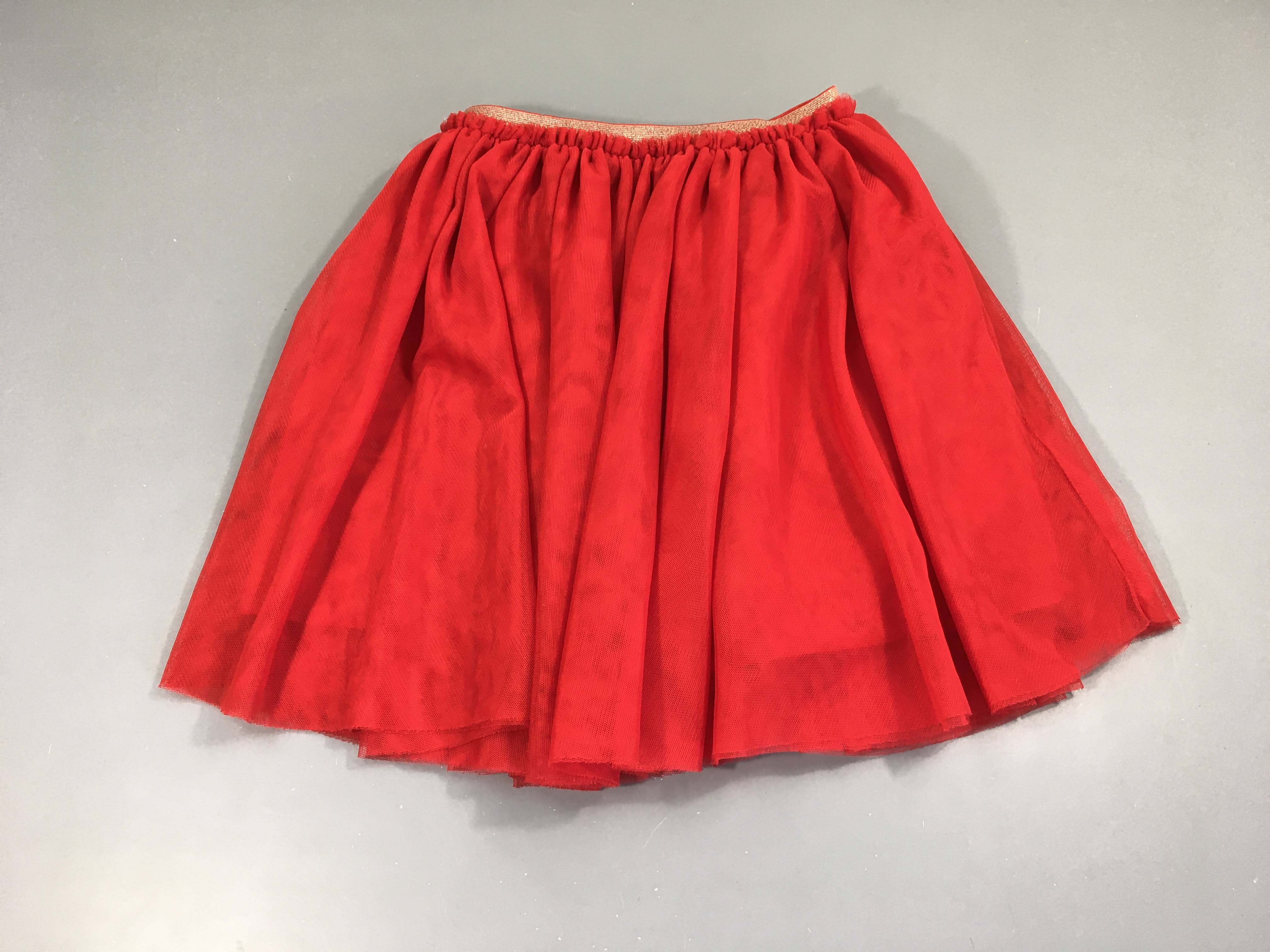 Jupe rouge tulle ceinture dorée