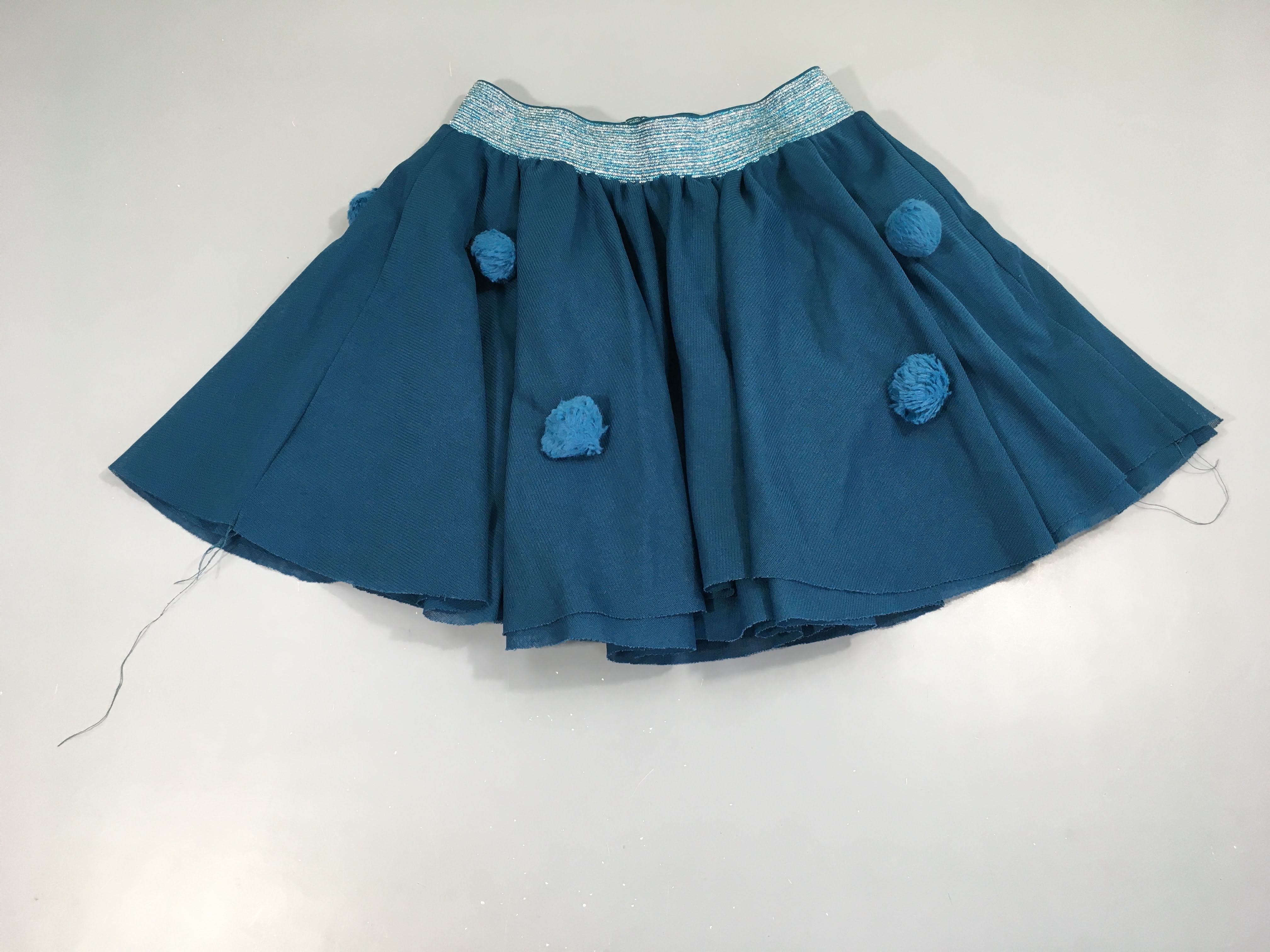 Jupe  tulle bleu canard pompon