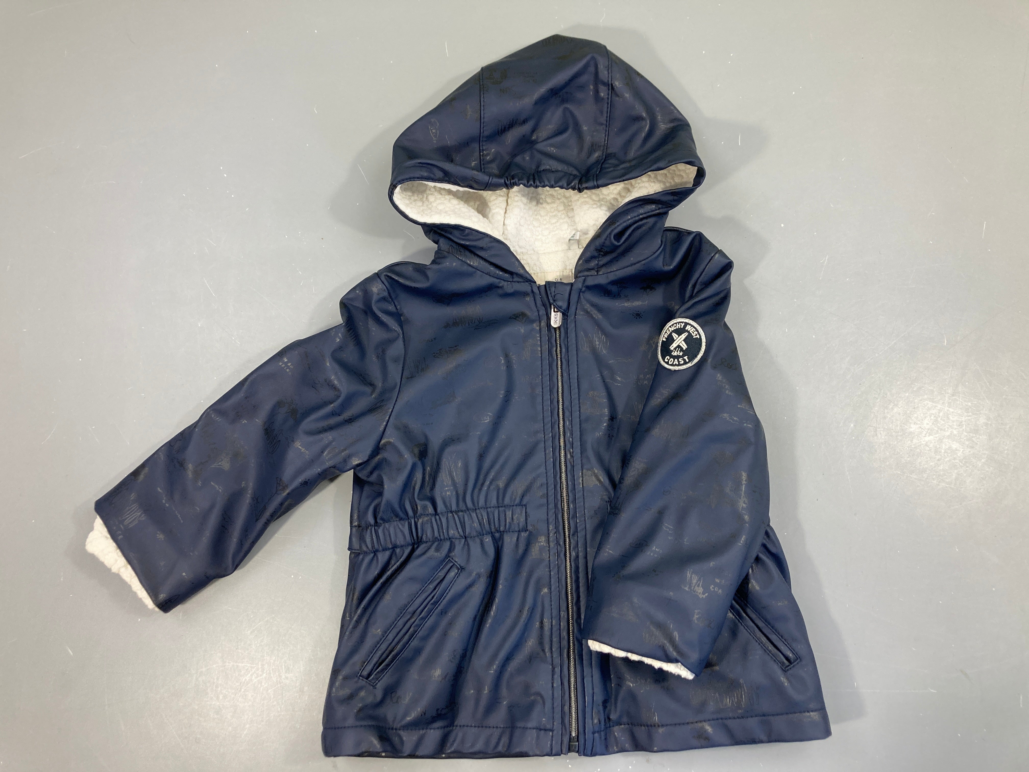 Veste cirée doublée bleu marine à capuche