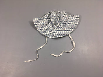 Chapeau blanc formes géométriques Légère auréole