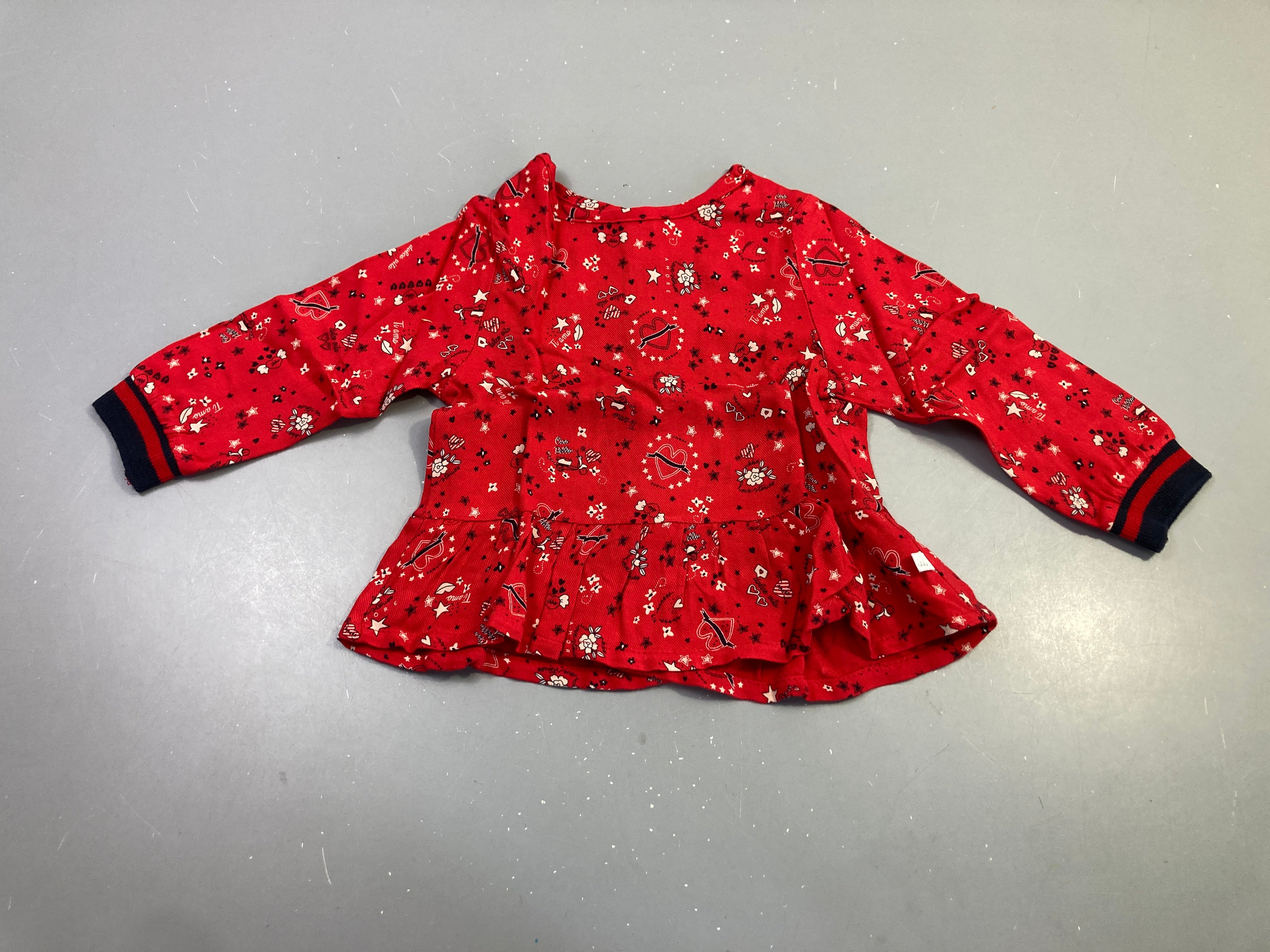 Blouse m.l rouge cœurs étoiles 