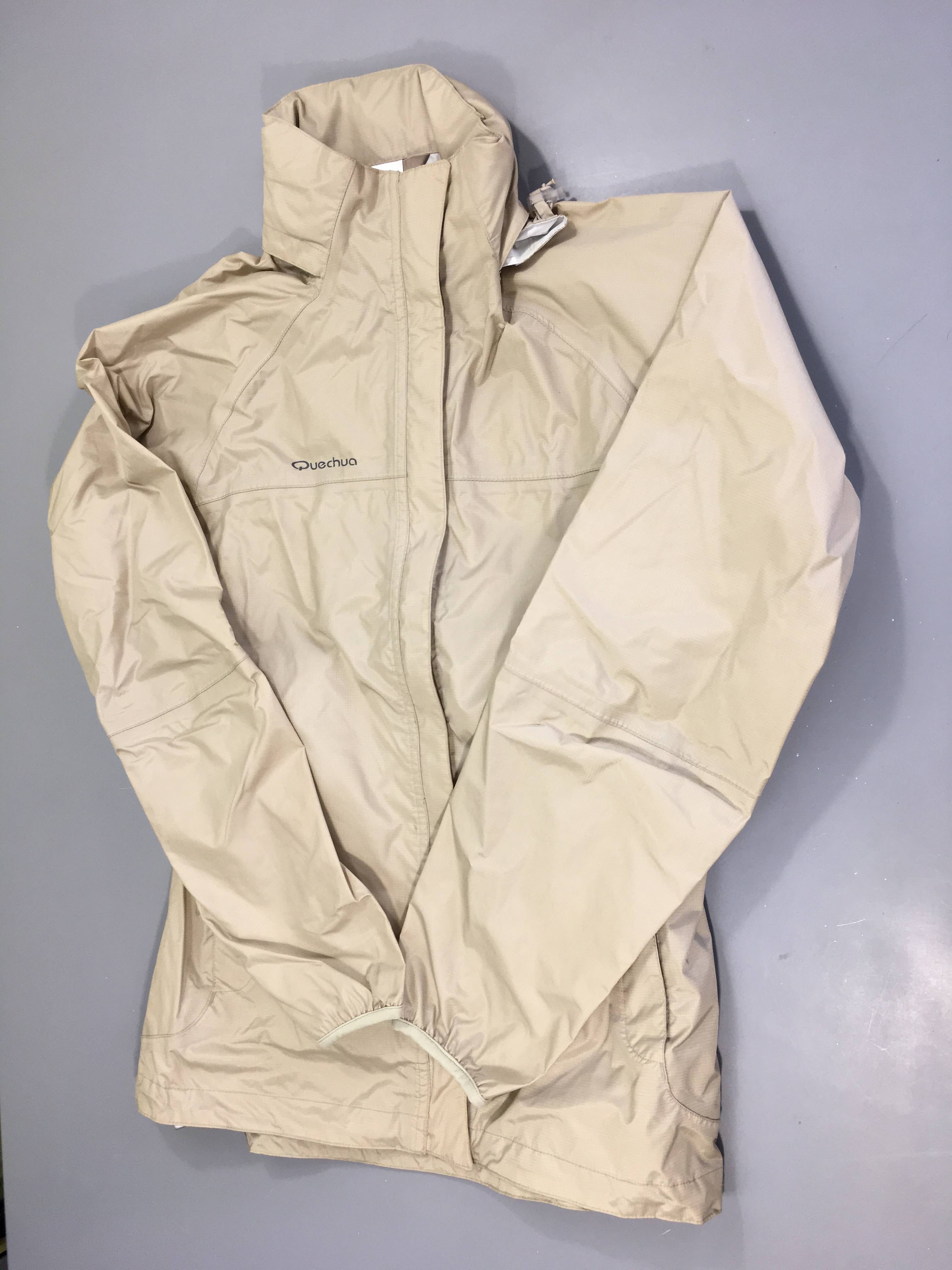 Veste beige imperméable à capuche