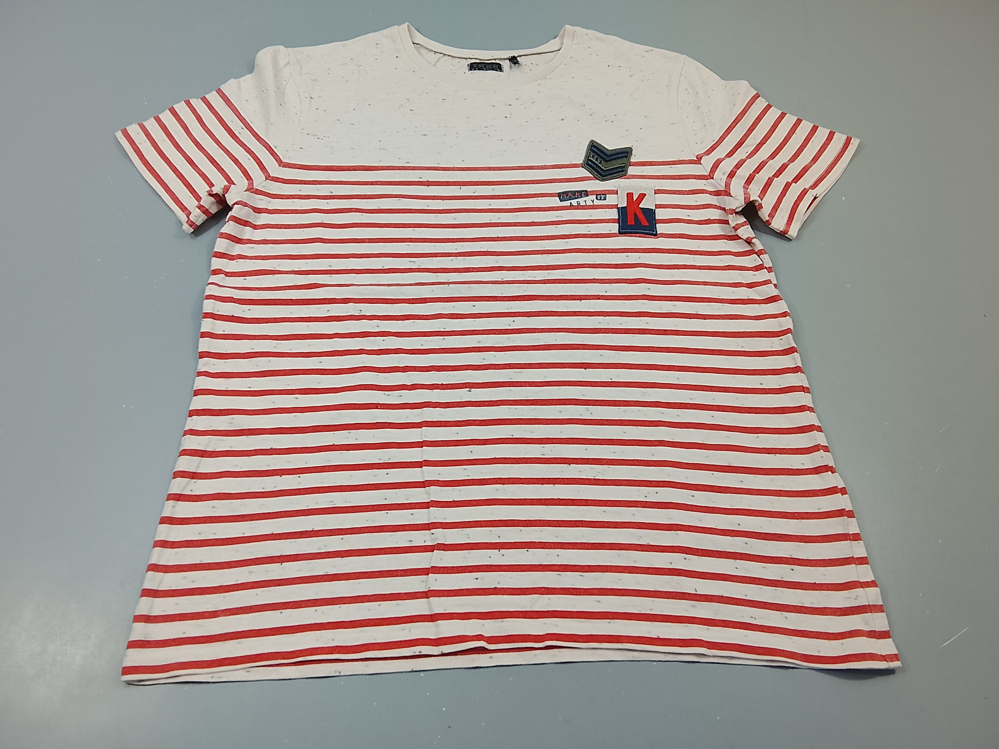 T-shirt m.c blanc moucheté rayé rose, écussons