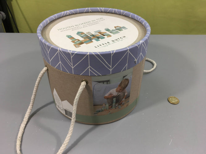 Tonneau de blocs en bois, Little Dutch 2a, moins cher chez Petit Kiwi