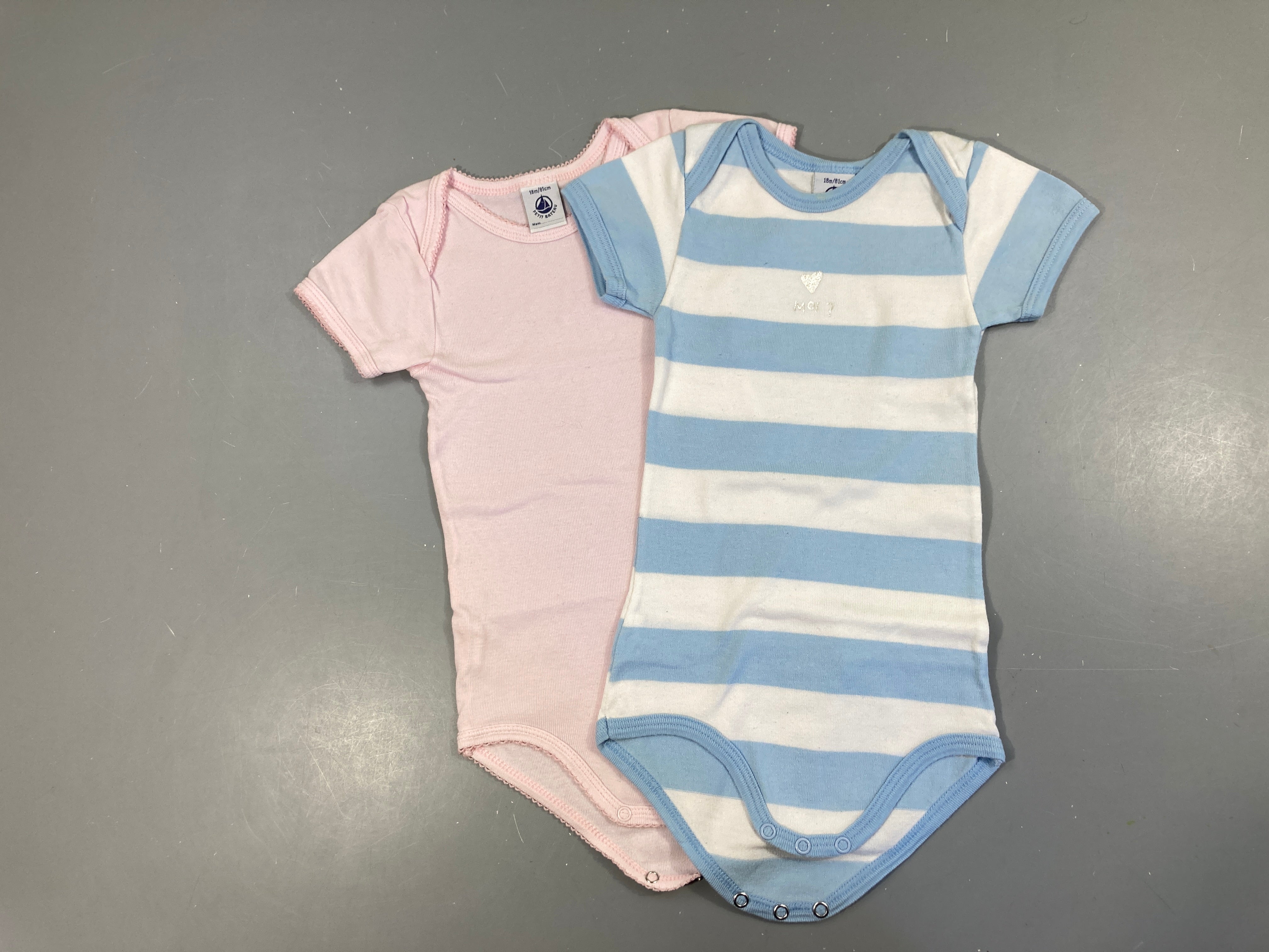 Lot de 2 bodies m.c bleu/rose rayé
