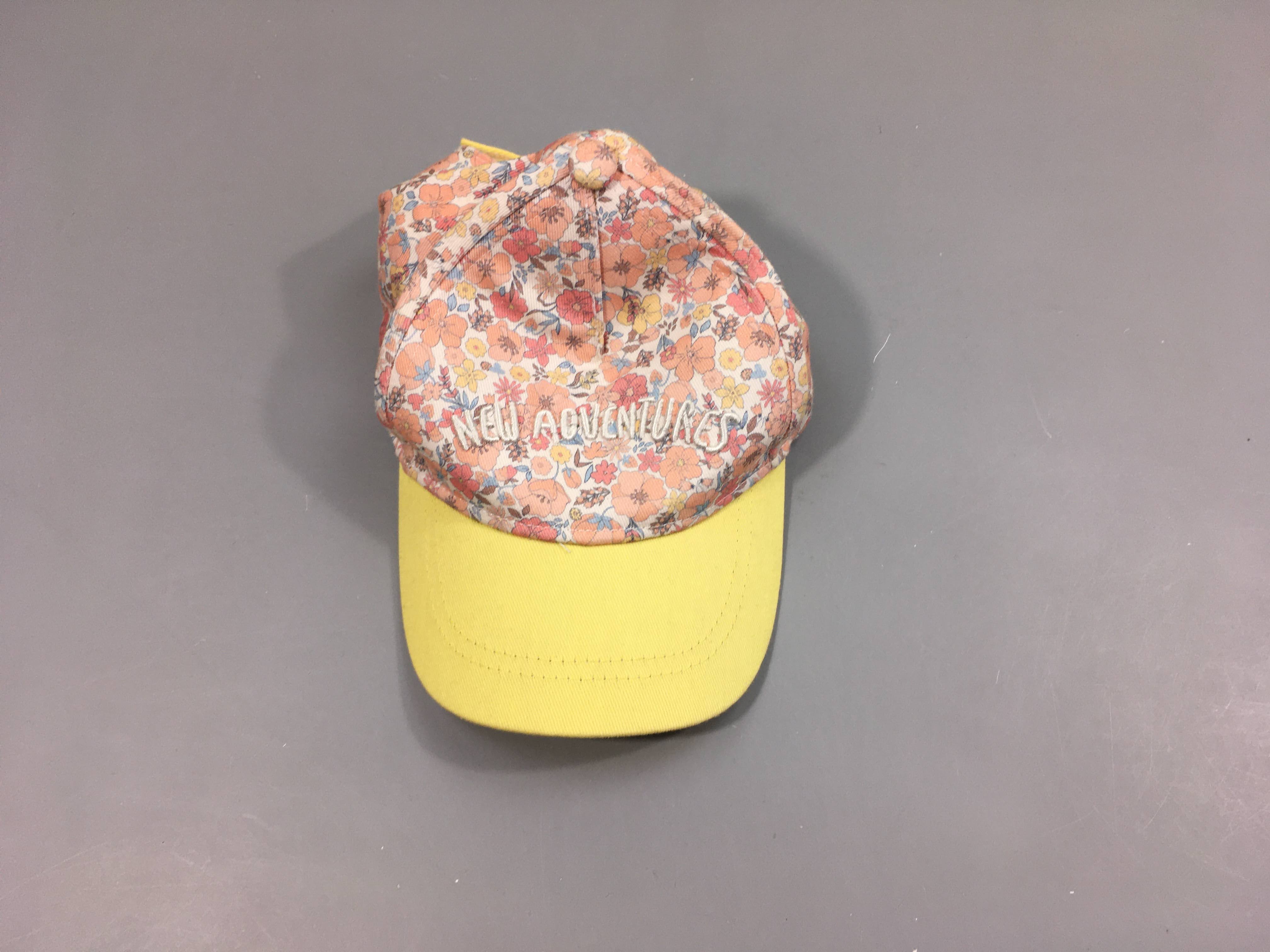 Casquette jaune fleurs