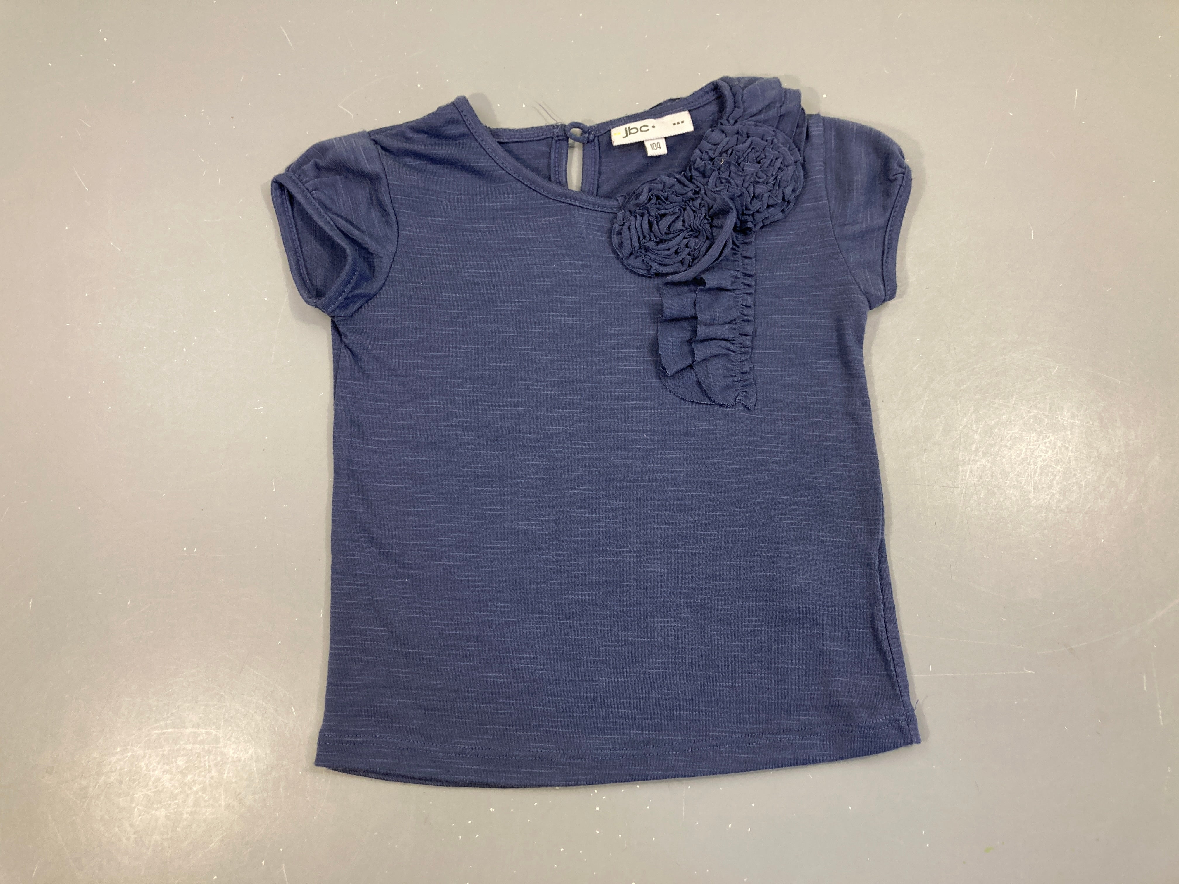 T-shirt m.c flammé bleu foncé fleurs, légèrement bouloché