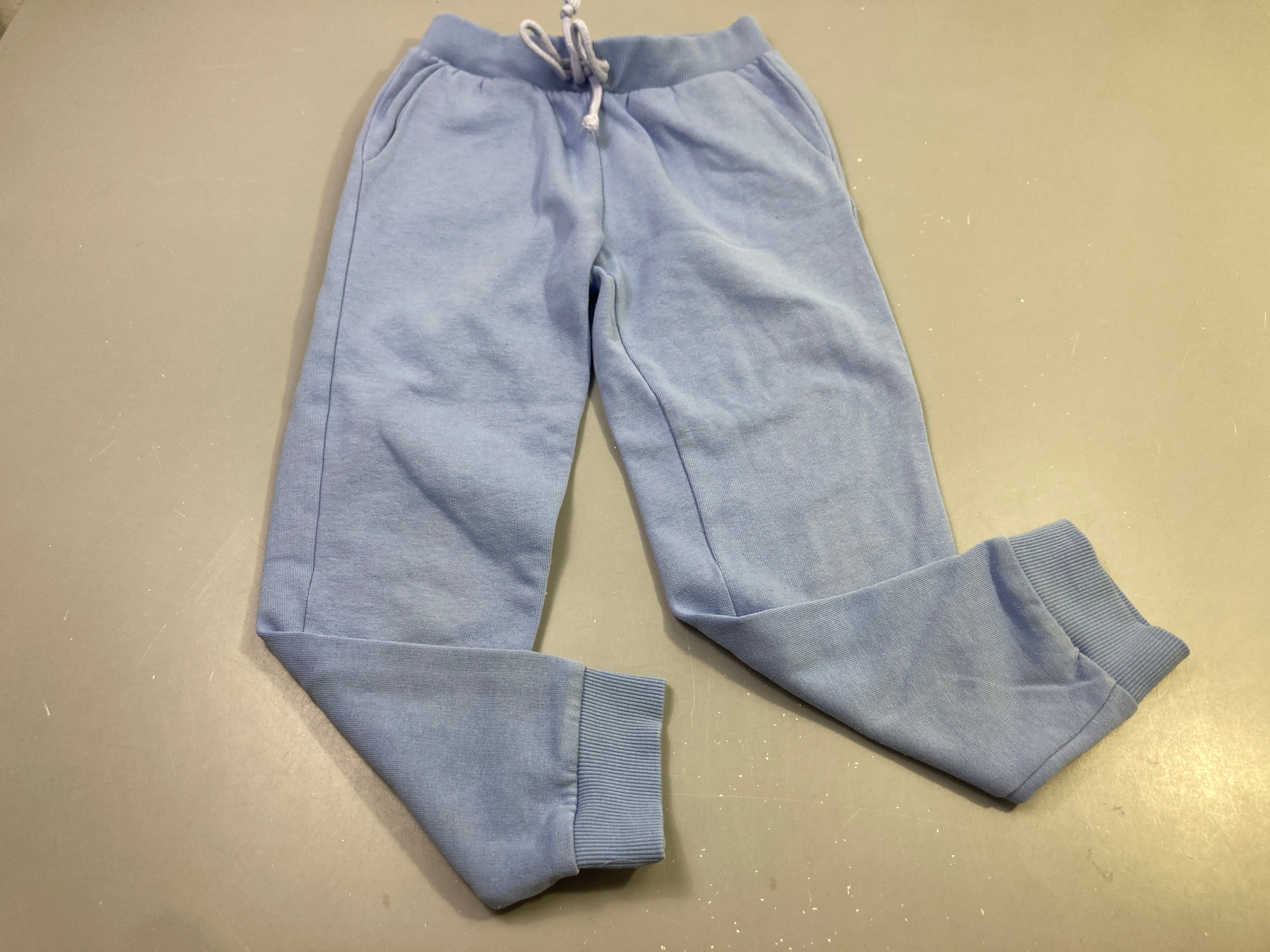 Pantalon jogging bleu clair taille taille et chevilles élastiques, légèrement bouloché