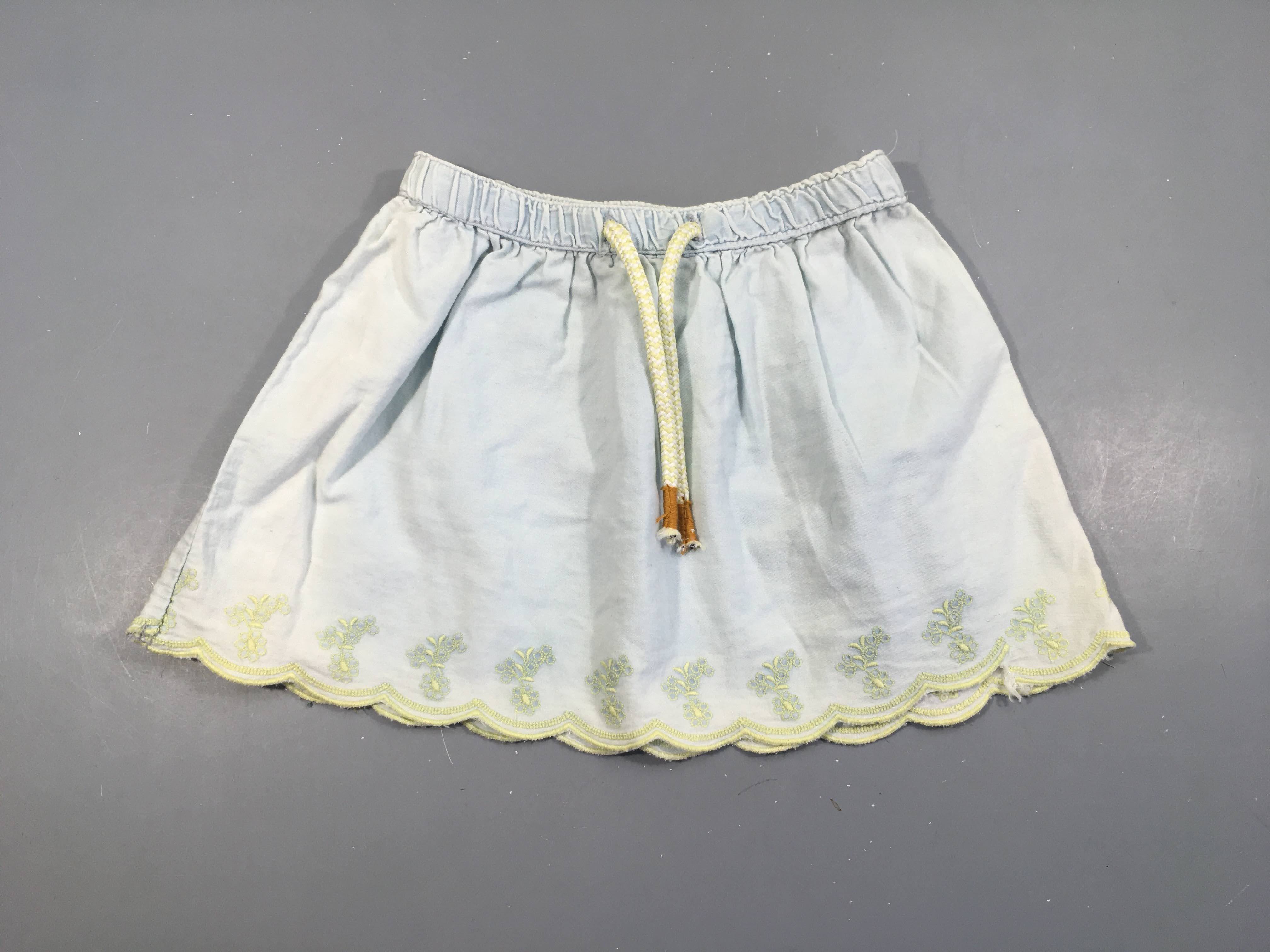 Jupe bleu clair broderies vertes bas