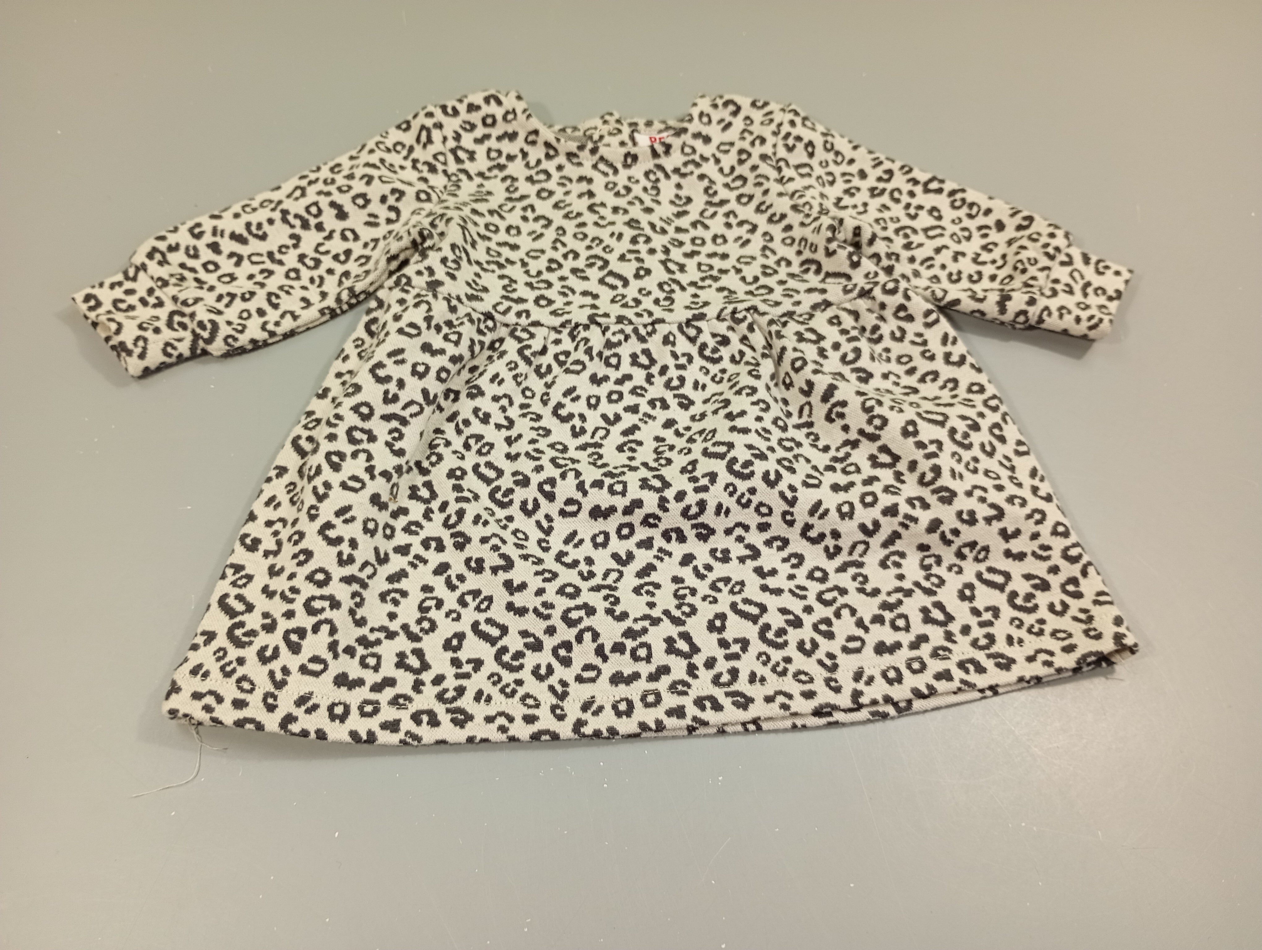 Robe m.l léopard gris très clair