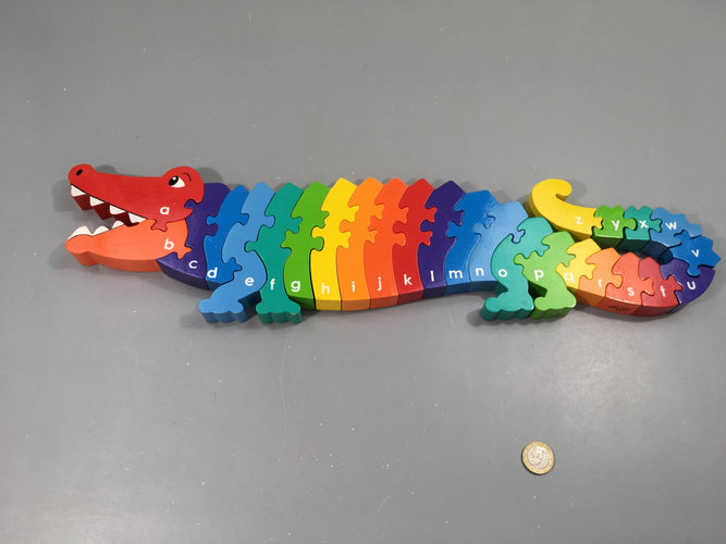 Puzzle en bois crocodile alphabet, moins cher chez Petit Kiwi