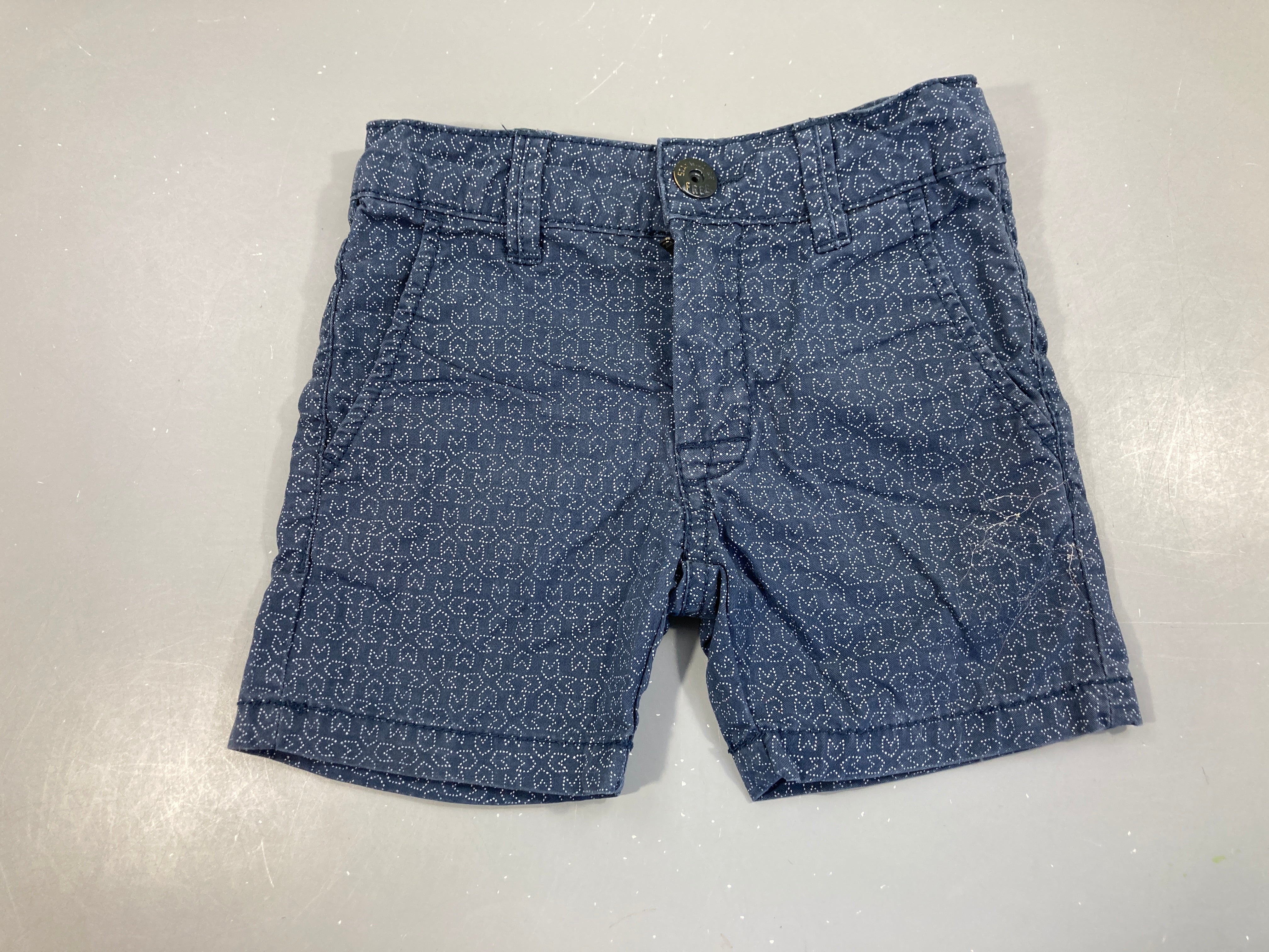 Bermuda bleu foncé motifs
