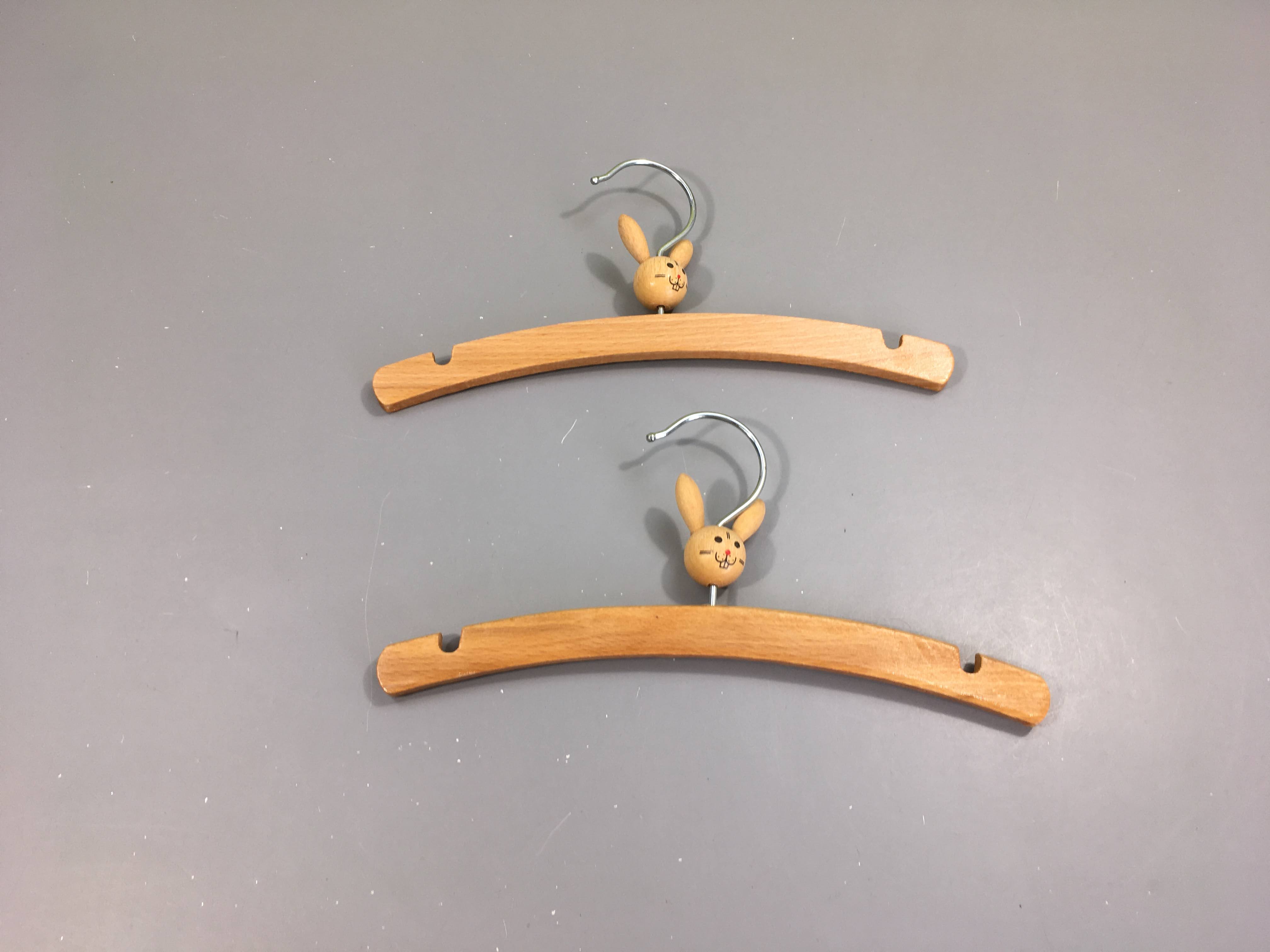 2 Ceintres en bois Lapins