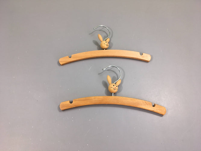2 Ceintres en bois Lapins, moins cher chez Petit Kiwi