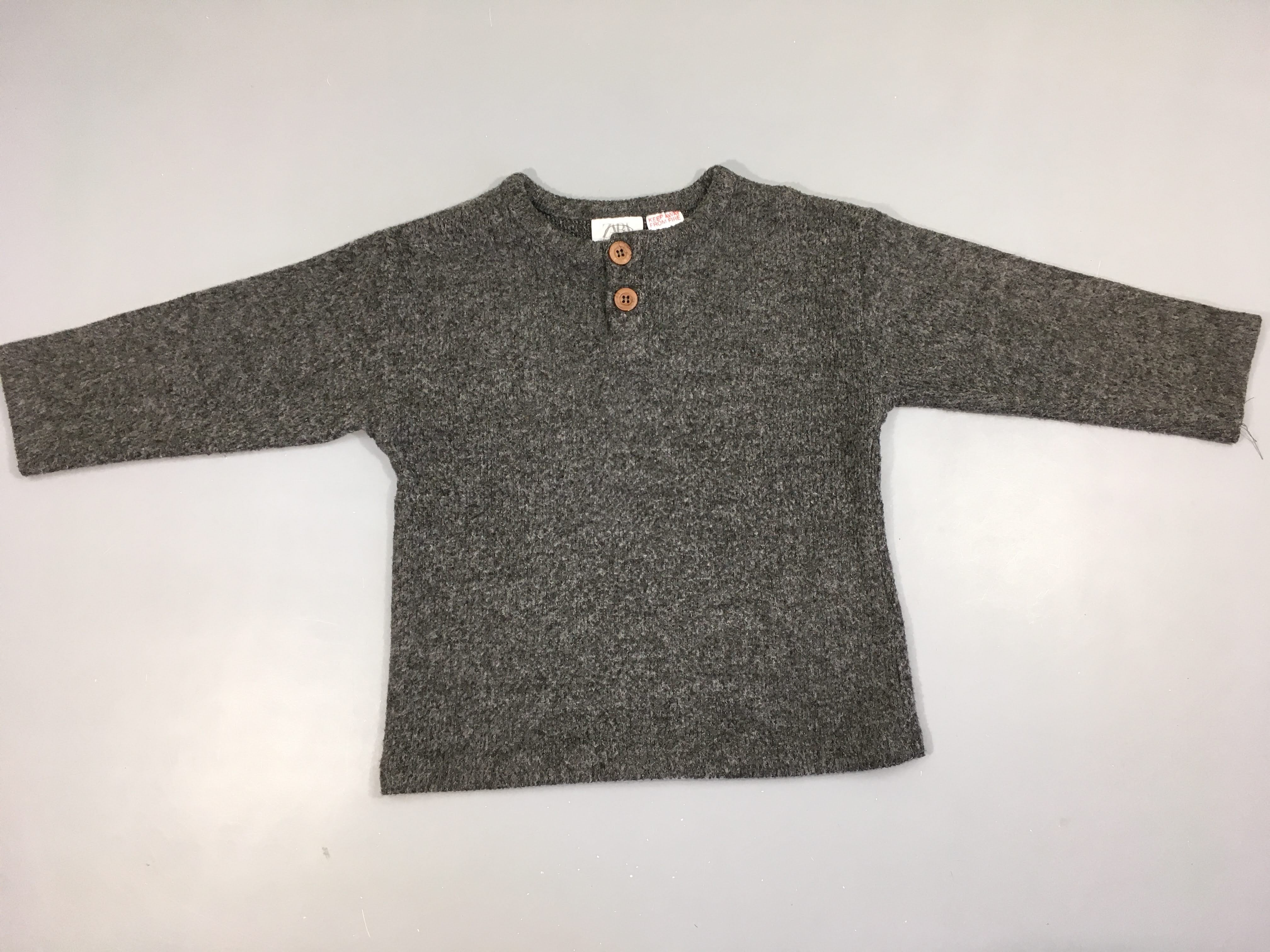 Pull gris 2 boutons légèrement bouloché