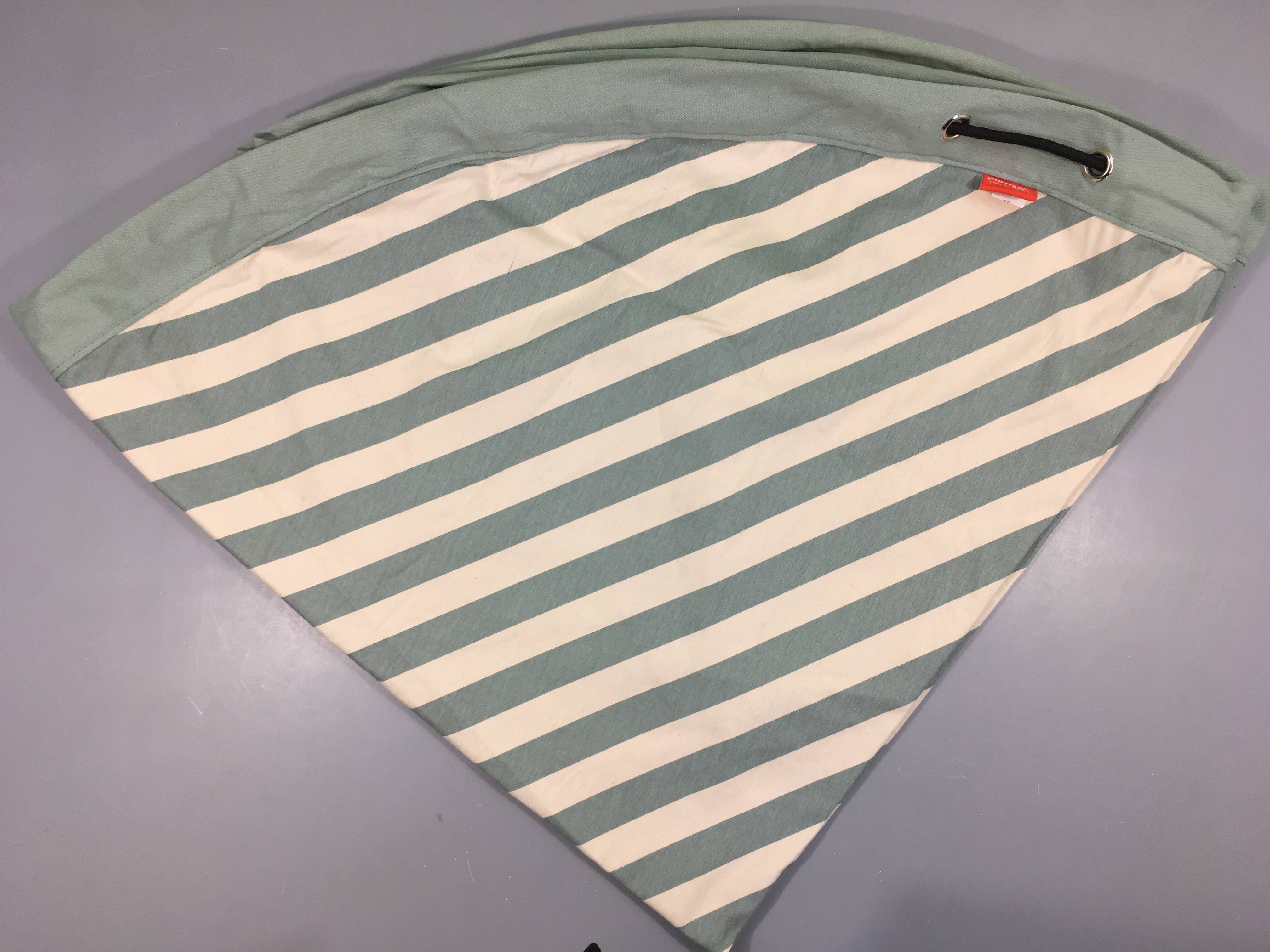 Etat neuf - Tapis/sac de rangement Play & Go rayé