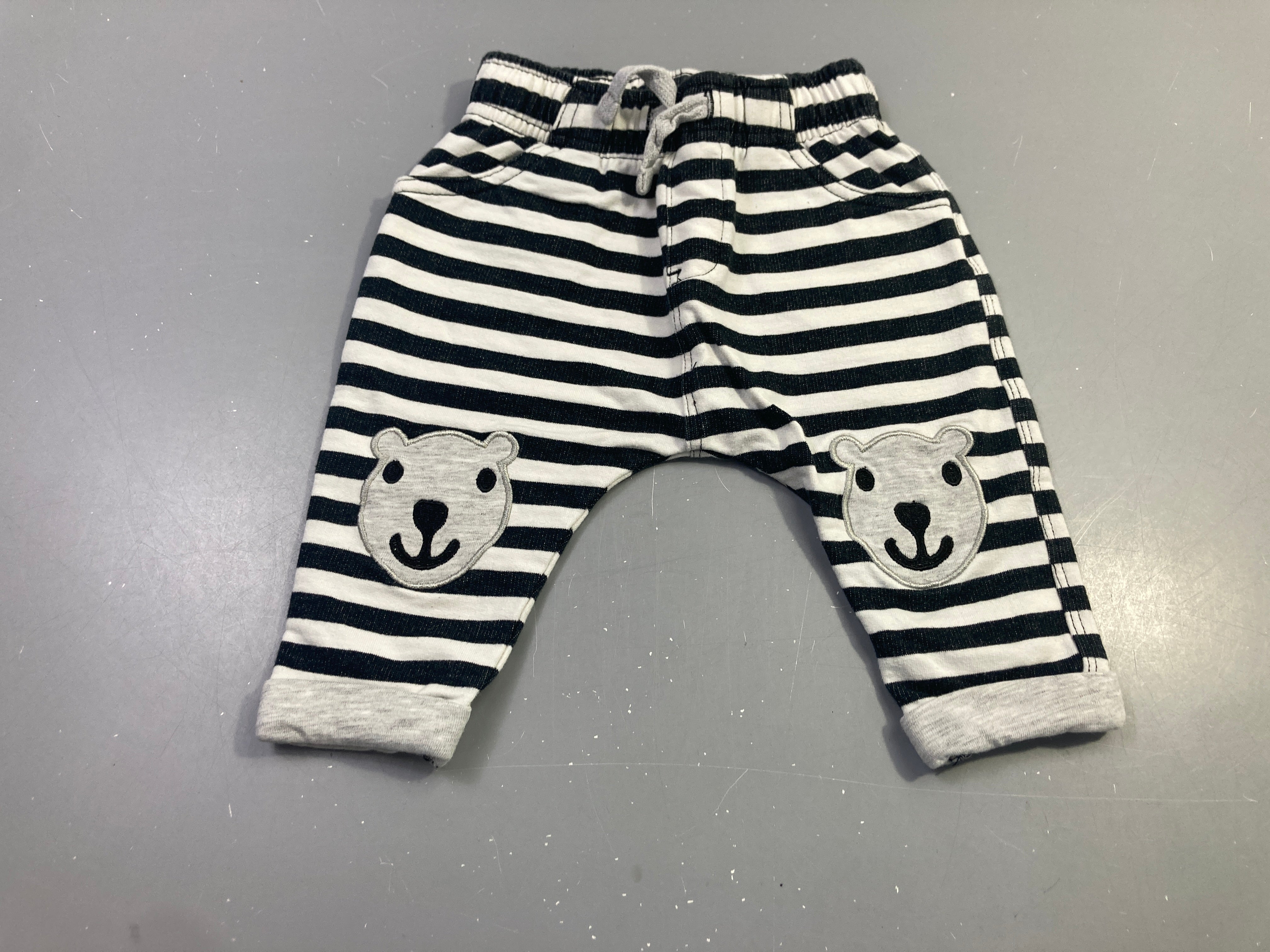 Pantalon mlt rayé noir et blanc ours genoux