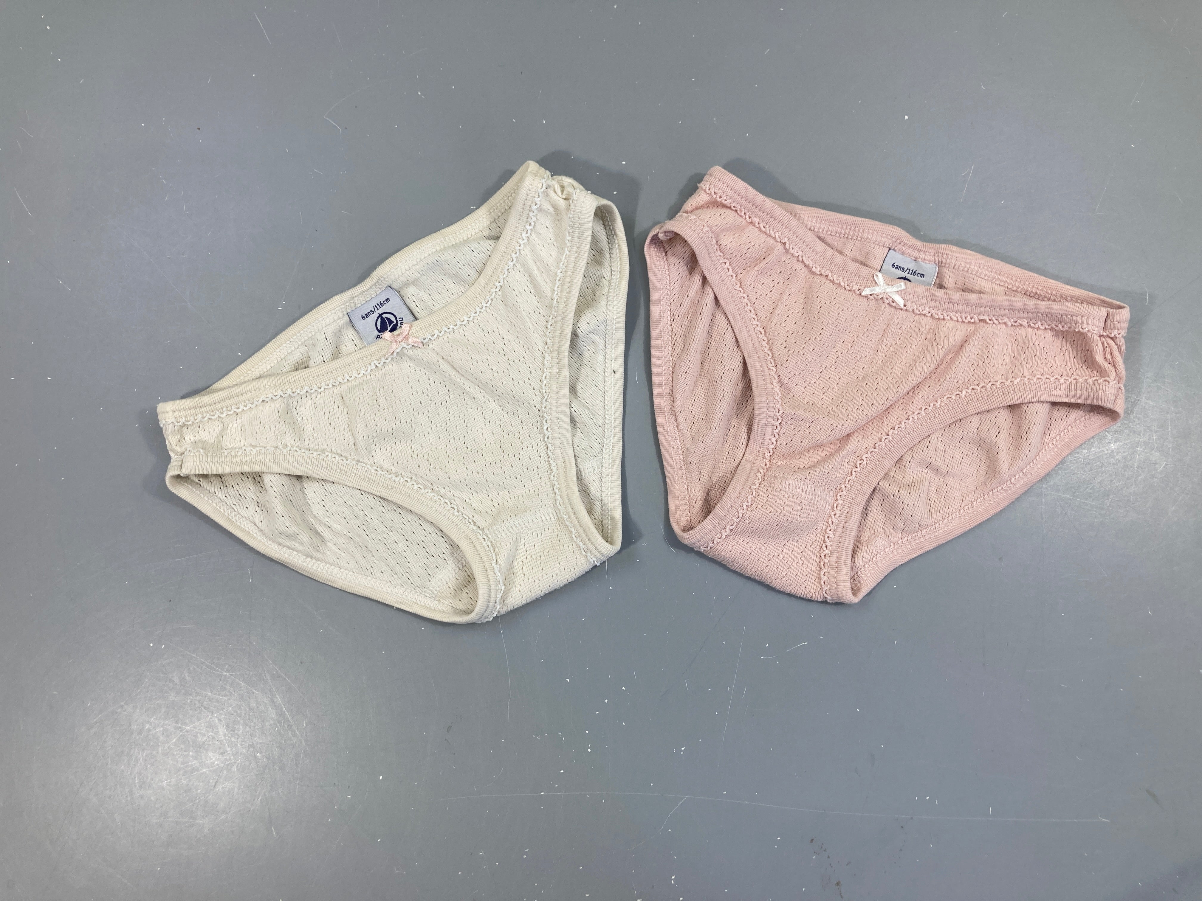 2 Culottes rose clair--blanc ajourées